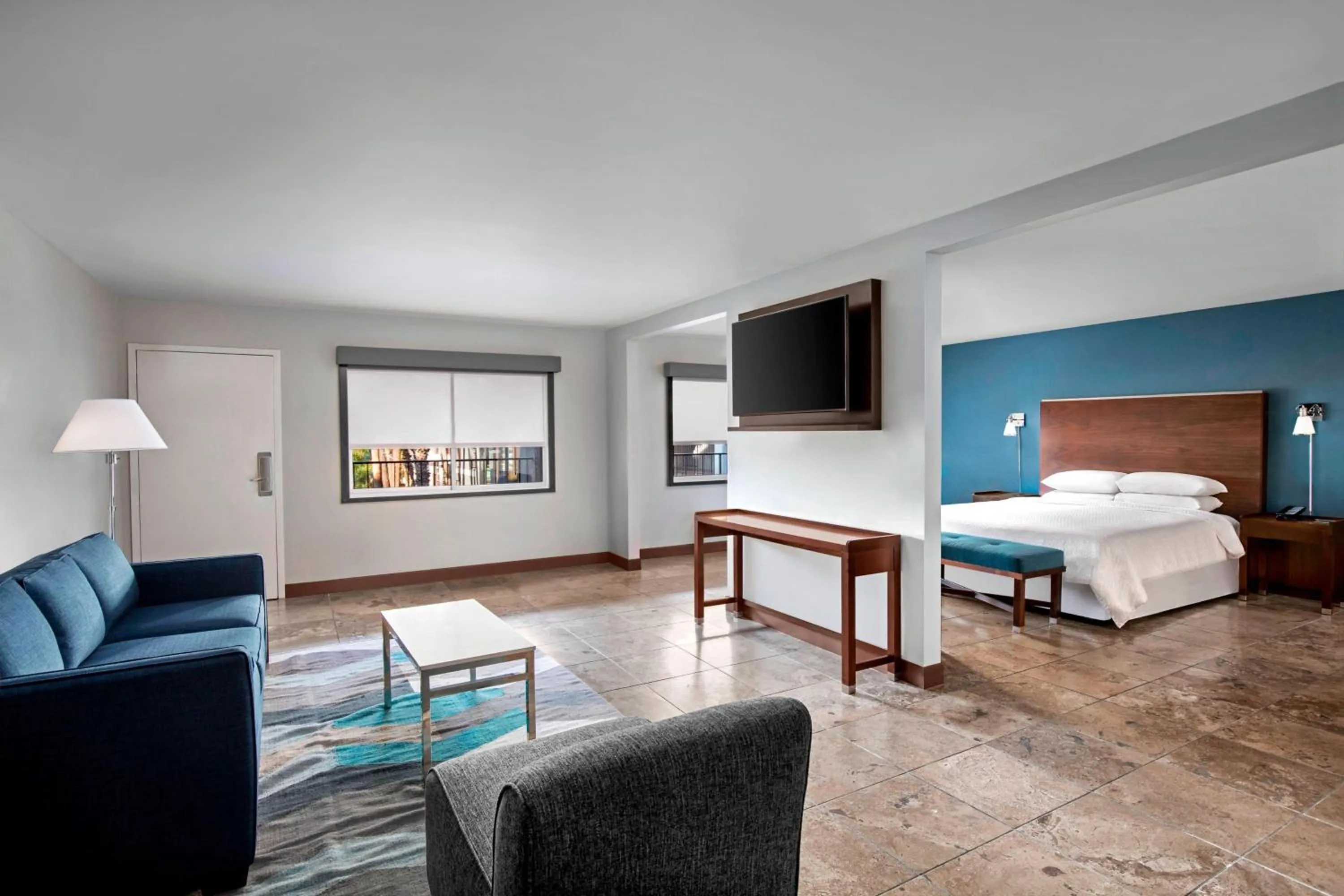 Bedroom, Bed in Four Points by Sheraton Anaheim