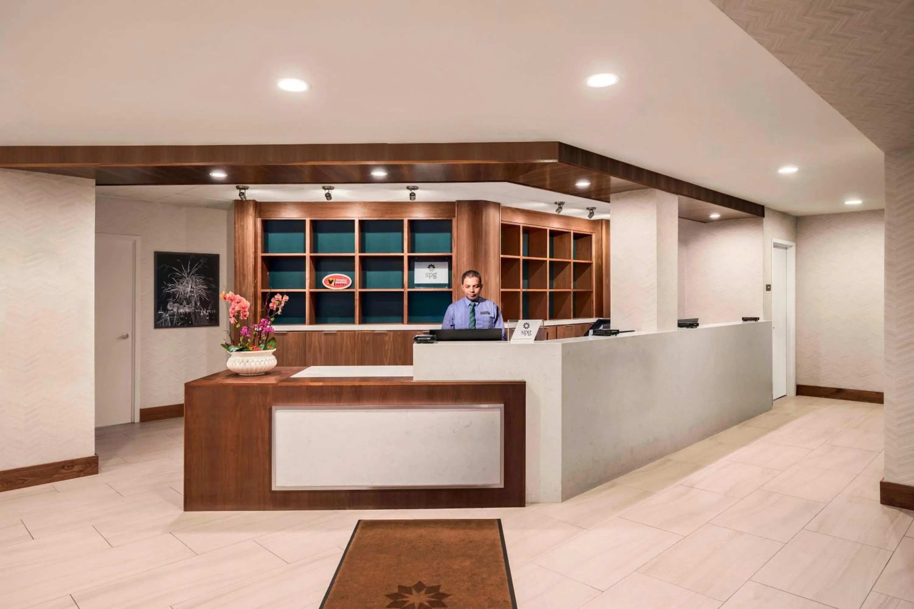 Lobby or reception in Four Points by Sheraton Anaheim
