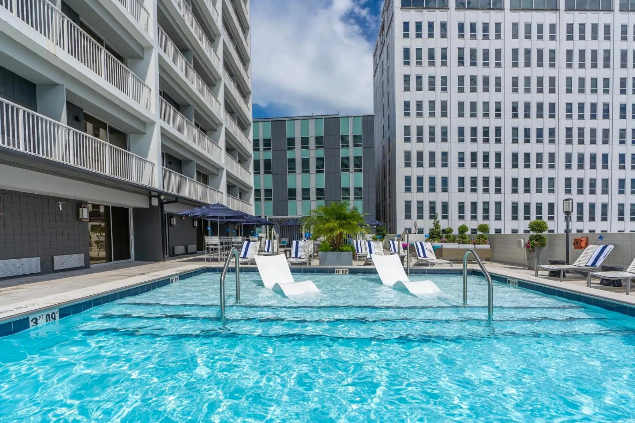 Swimming pool in Holiday Inn New Orleans-Downtown Superdome by IHG