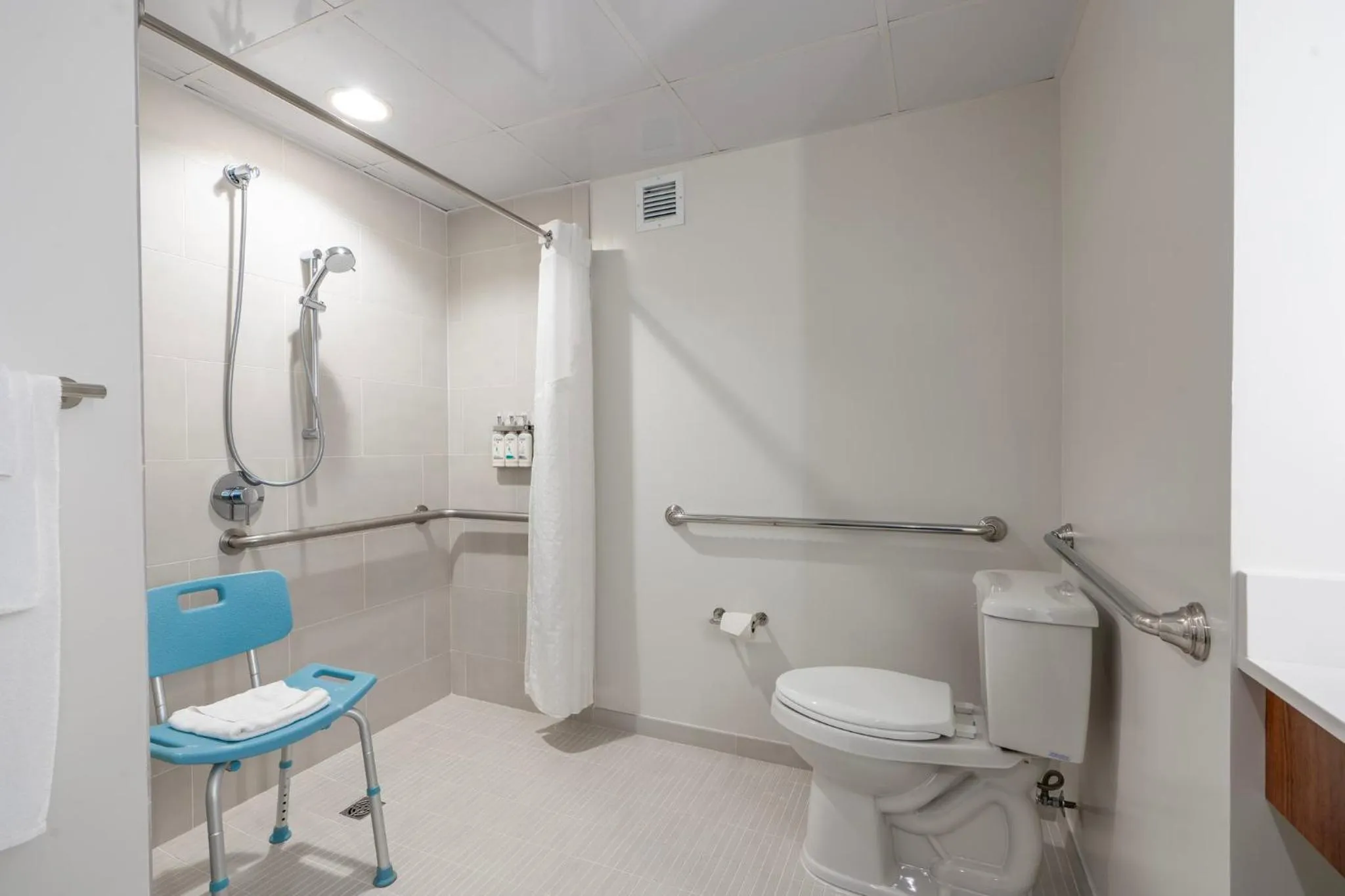 Bathroom in Holiday Inn New Orleans-Downtown Superdome by IHG