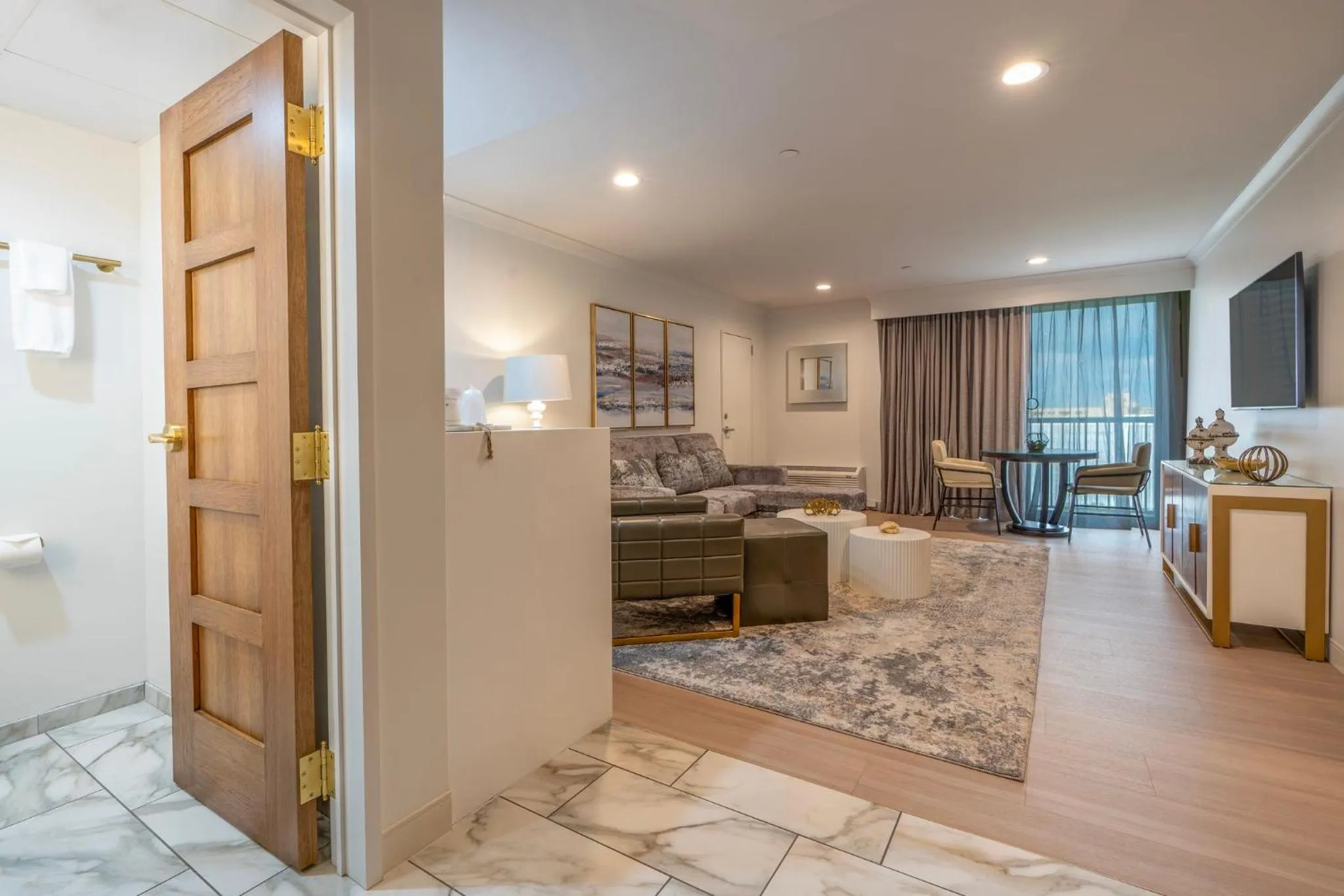 Photo of the whole room, Bed in Holiday Inn New Orleans-Downtown Superdome by IHG