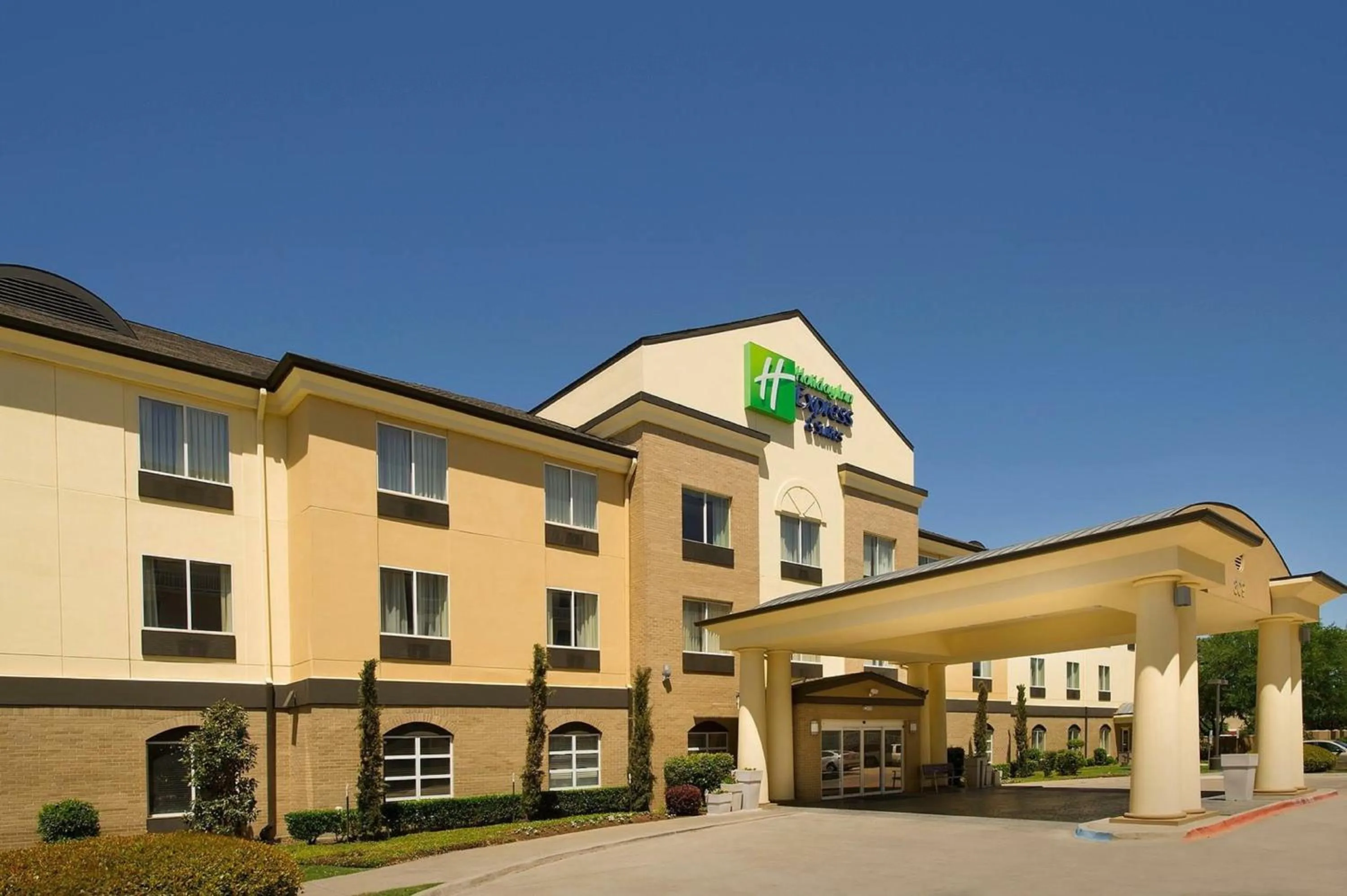 Property building in Holiday Inn Express Hotel and Suites DFW-Grapevine by IHG