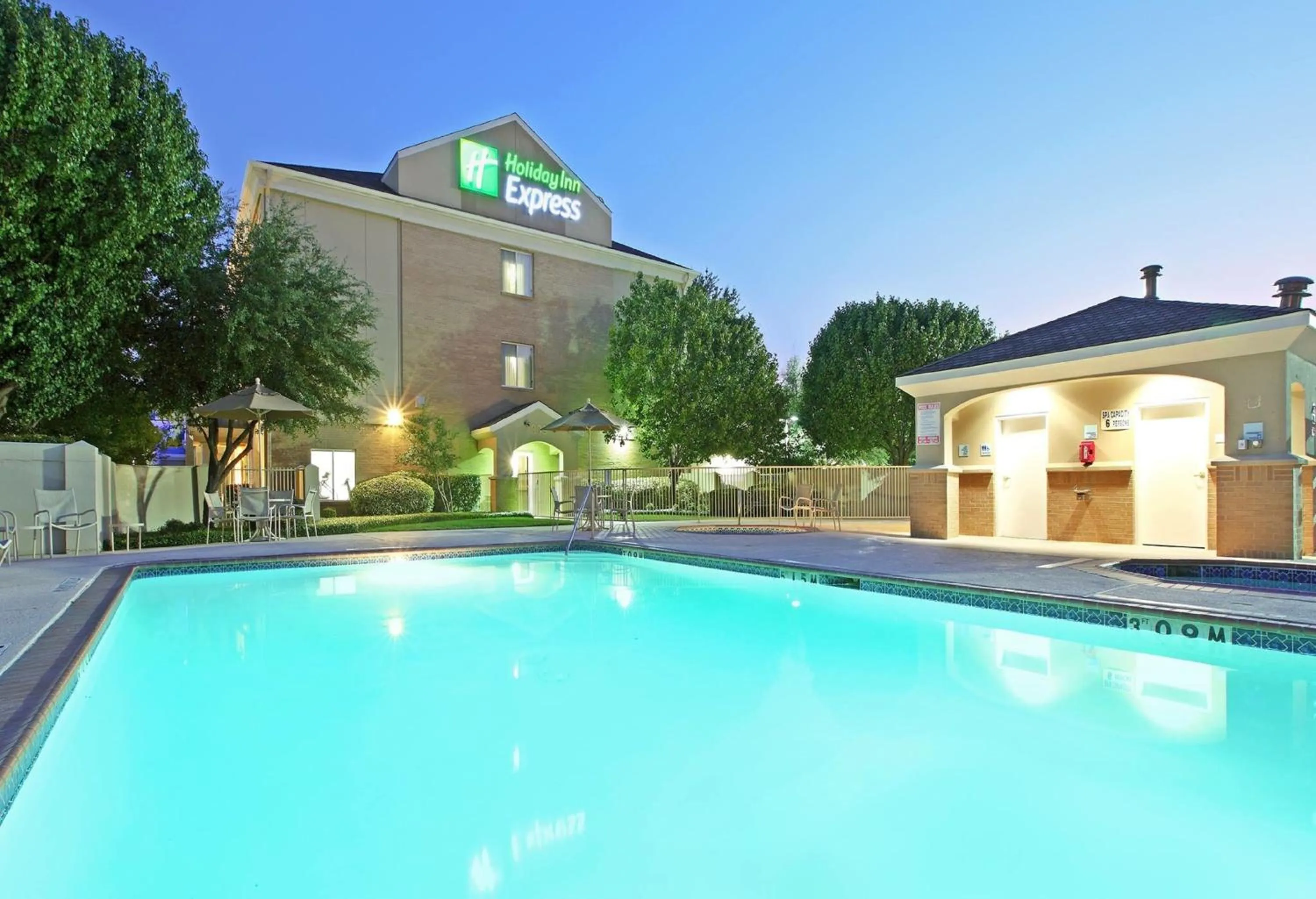 Swimming pool in Holiday Inn Express Hotel and Suites DFW-Grapevine by IHG