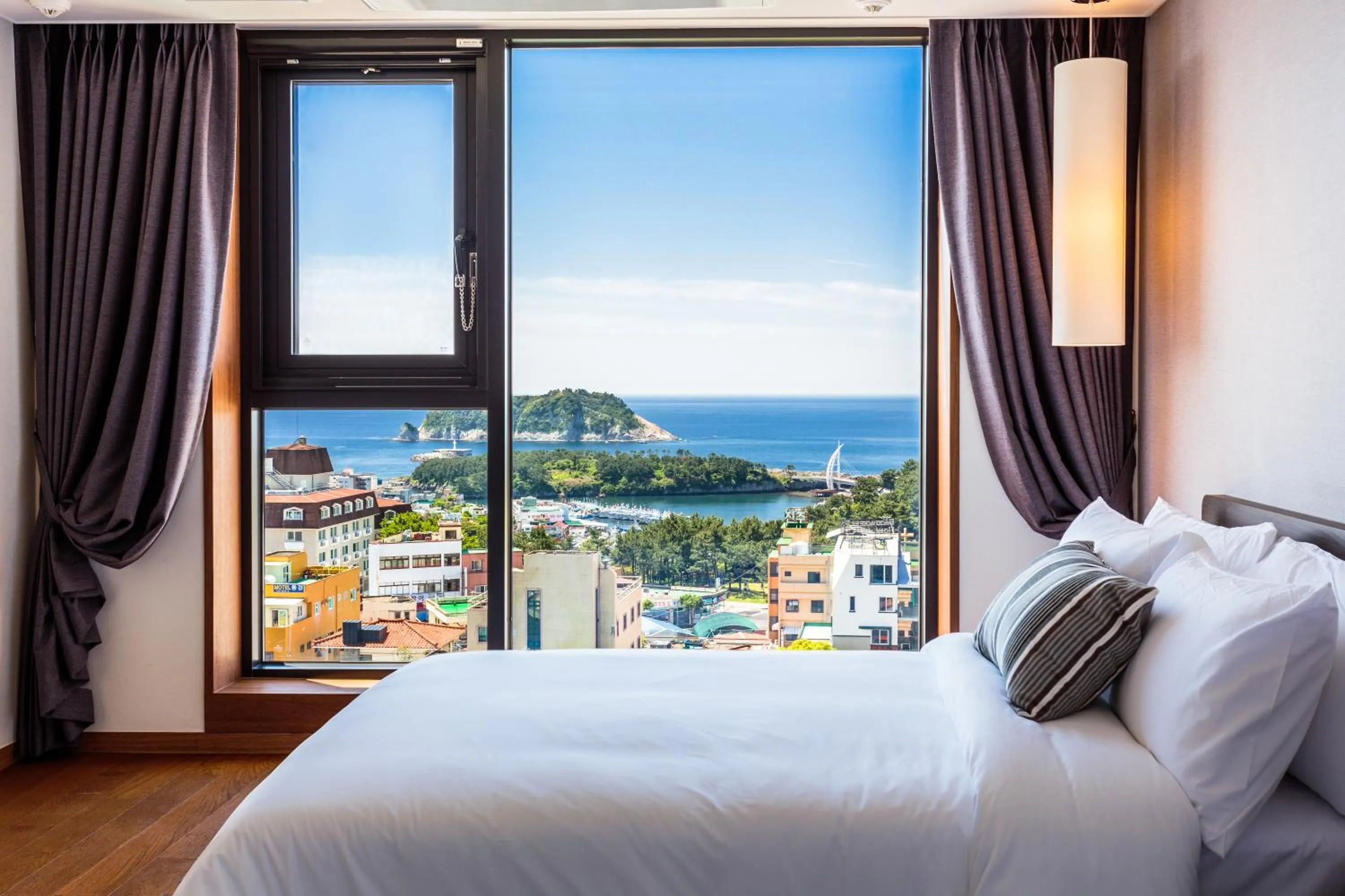 Bedroom, Sea View in Hotel Alegria Seogwipo