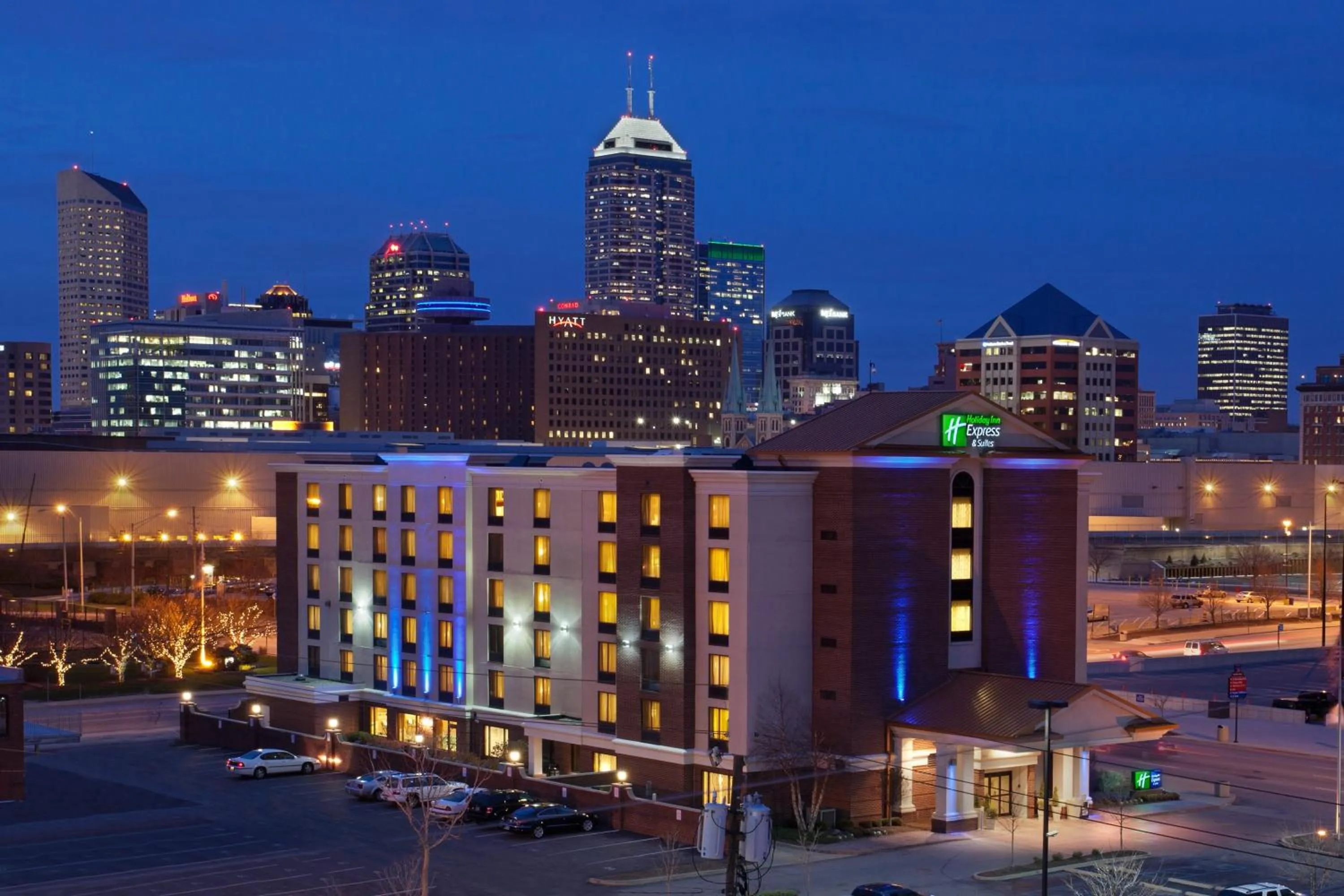 Property building in Holiday Inn Express & Suites Indianapolis Dtn-Conv Ctr Area by IHG