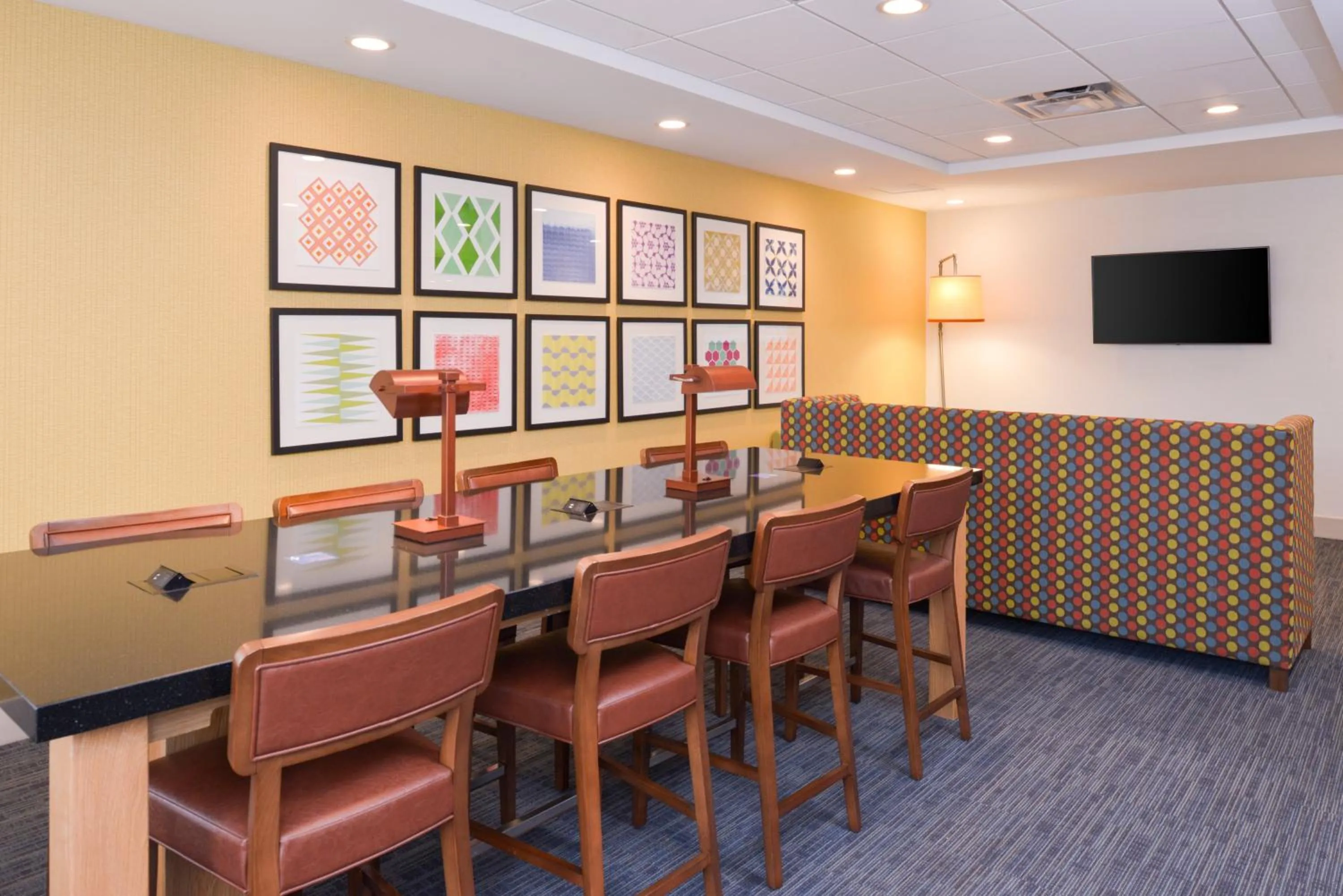 Breakfast in Holiday Inn Express & Suites Indianapolis Dtn-Conv Ctr Area by IHG