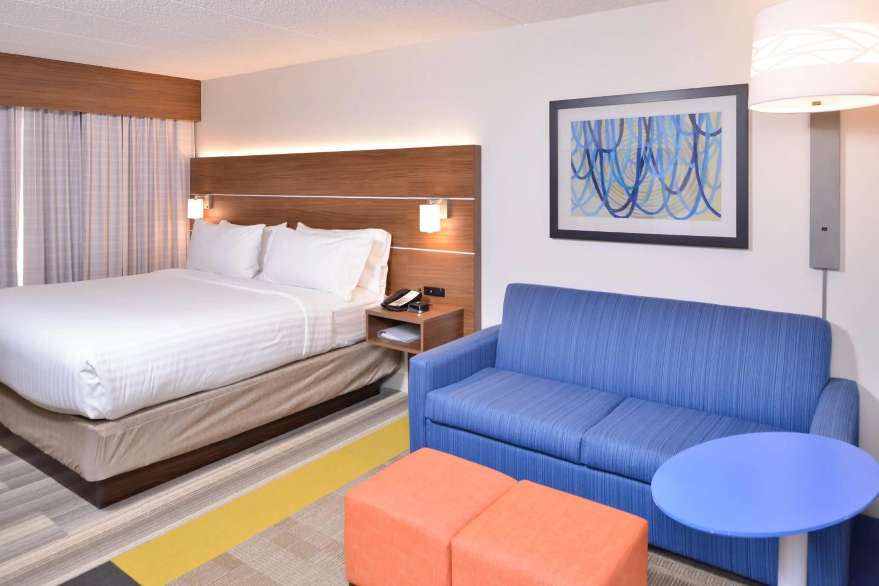 Photo of the whole room, Bed in Holiday Inn Express & Suites Indianapolis Dtn-Conv Ctr Area by IHG