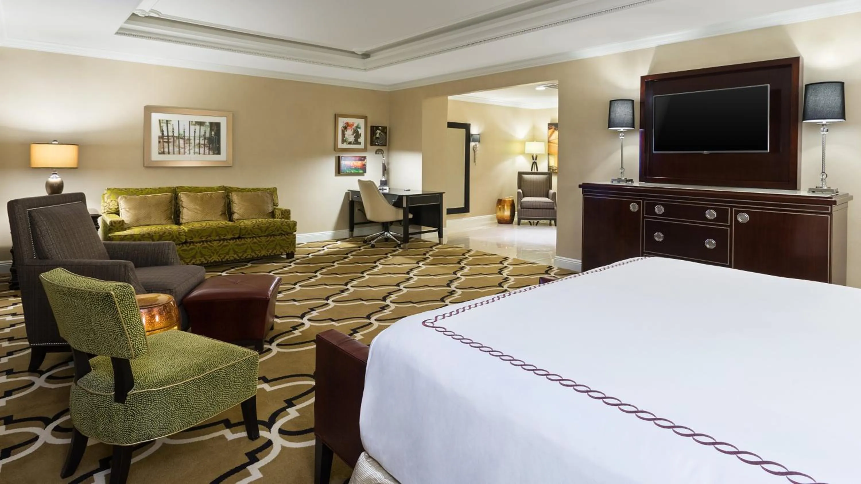 Photo of the whole room, Bed in InterContinental New Orleans by IHG