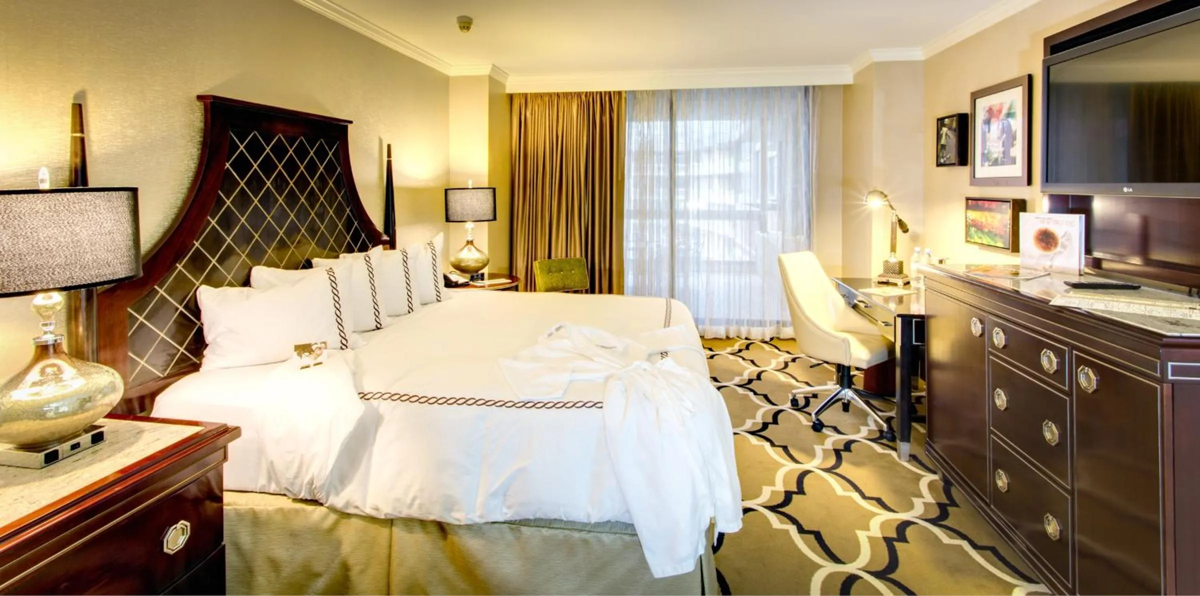 Bedroom, Bed in InterContinental New Orleans by IHG
