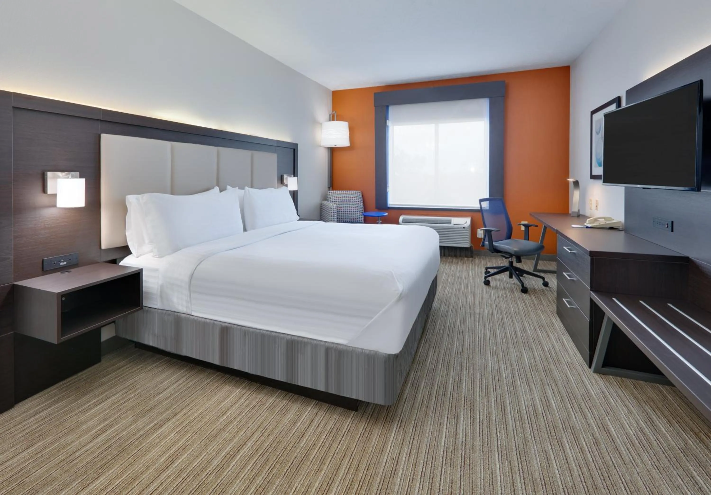Photo of the whole room, Bed in Holiday Inn Express & Suites Dallas - Duncanville by IHG
