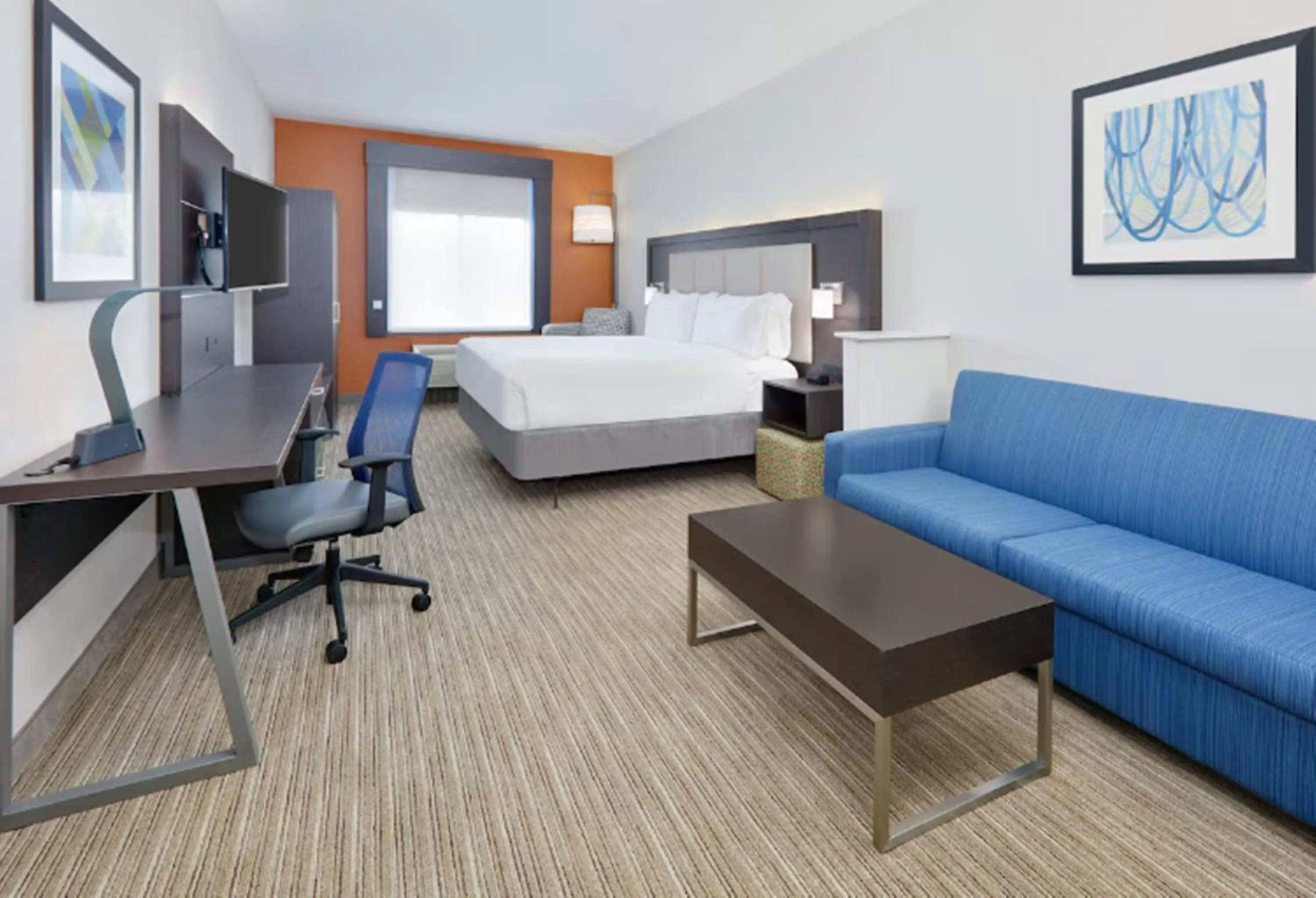 Seating area, Bed in Holiday Inn Express & Suites Dallas - Duncanville by IHG