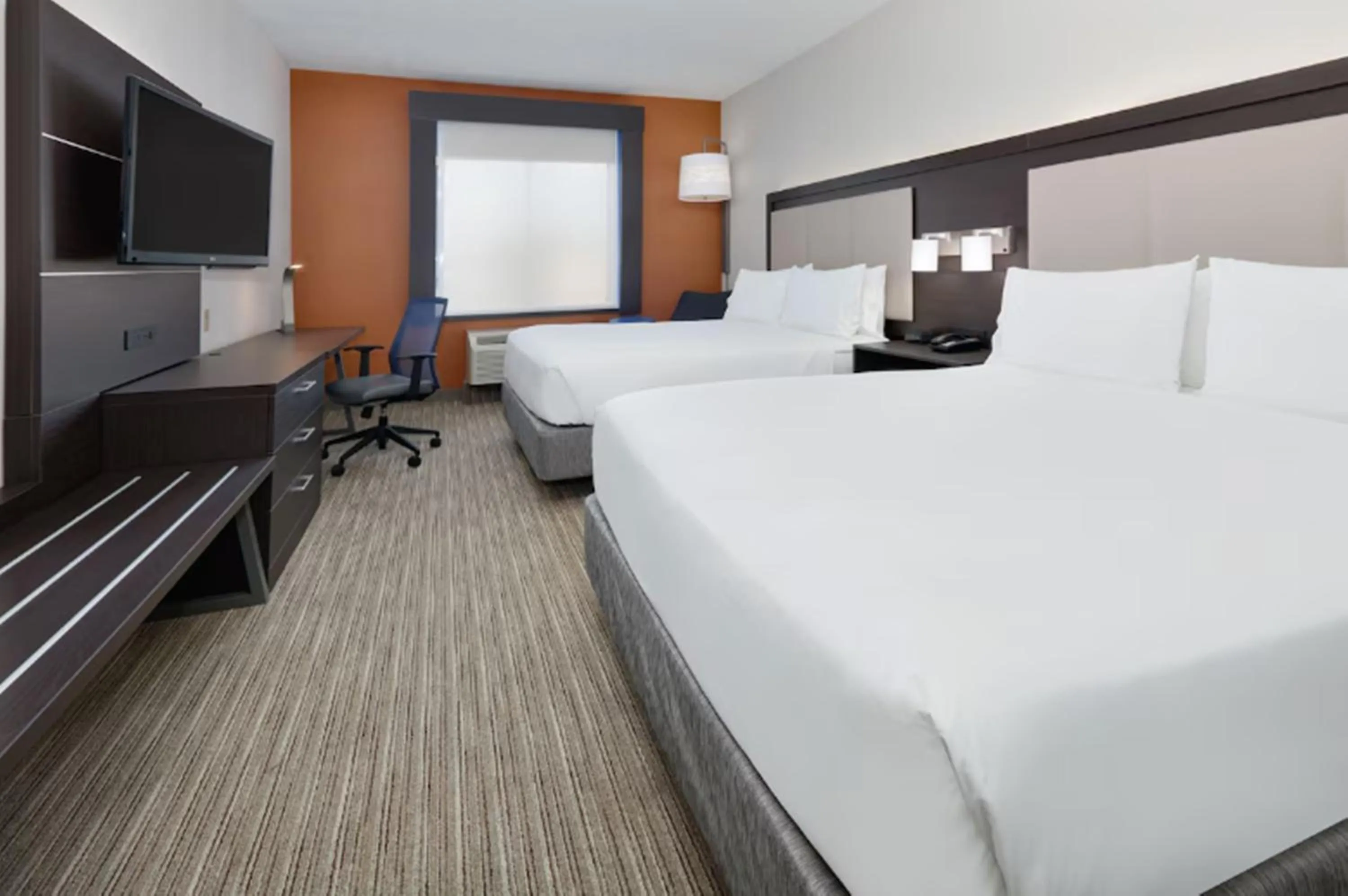 Bed in Holiday Inn Express & Suites Dallas - Duncanville by IHG