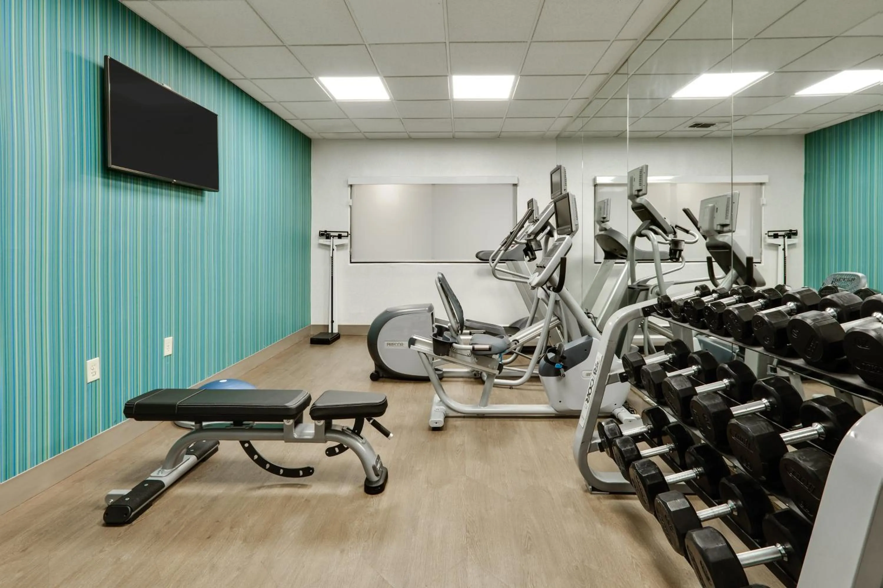 Spa and wellness centre/facilities in Holiday Inn Express & Suites Dallas - Duncanville by IHG