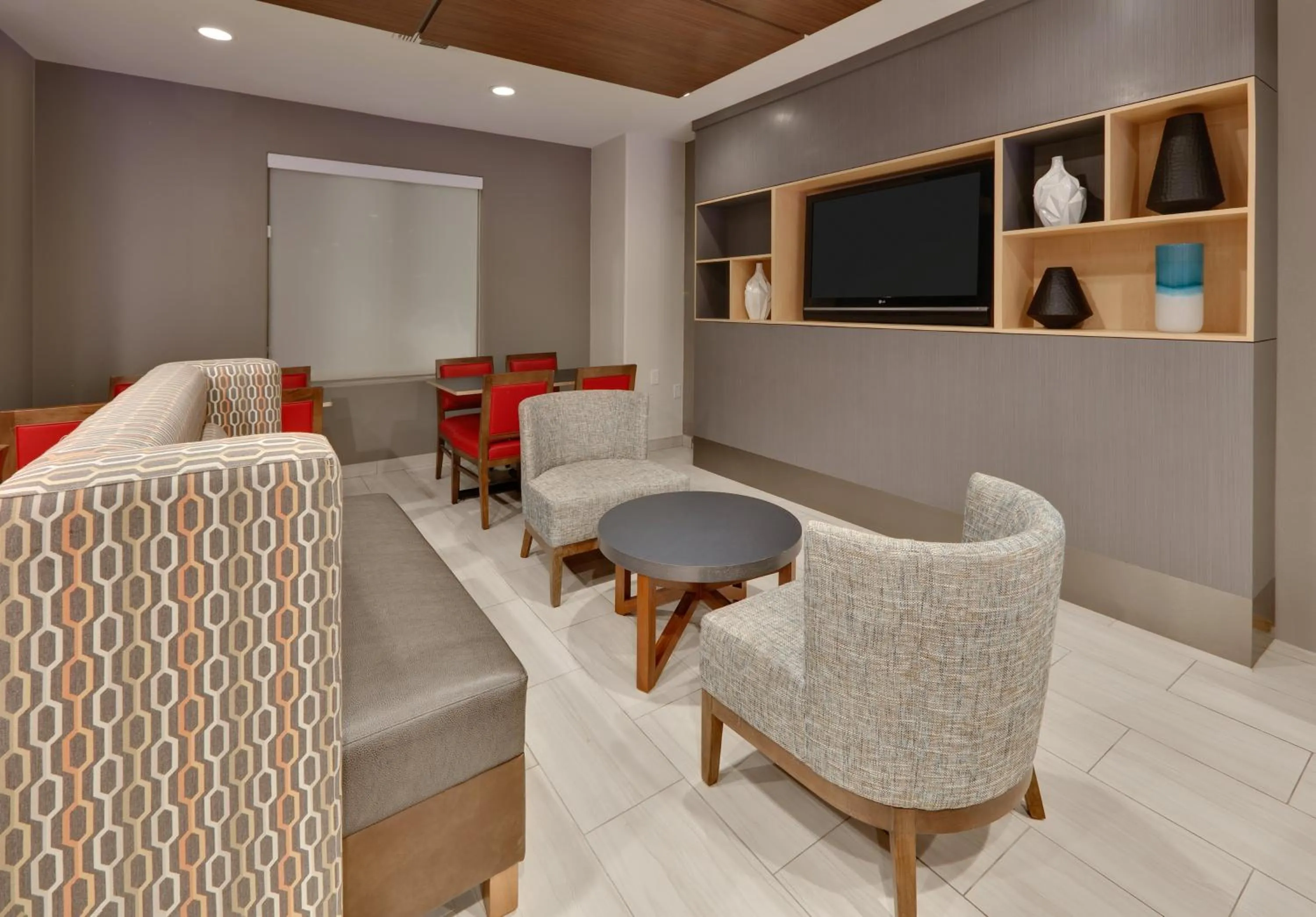 Breakfast in Holiday Inn Express & Suites Dallas - Duncanville by IHG