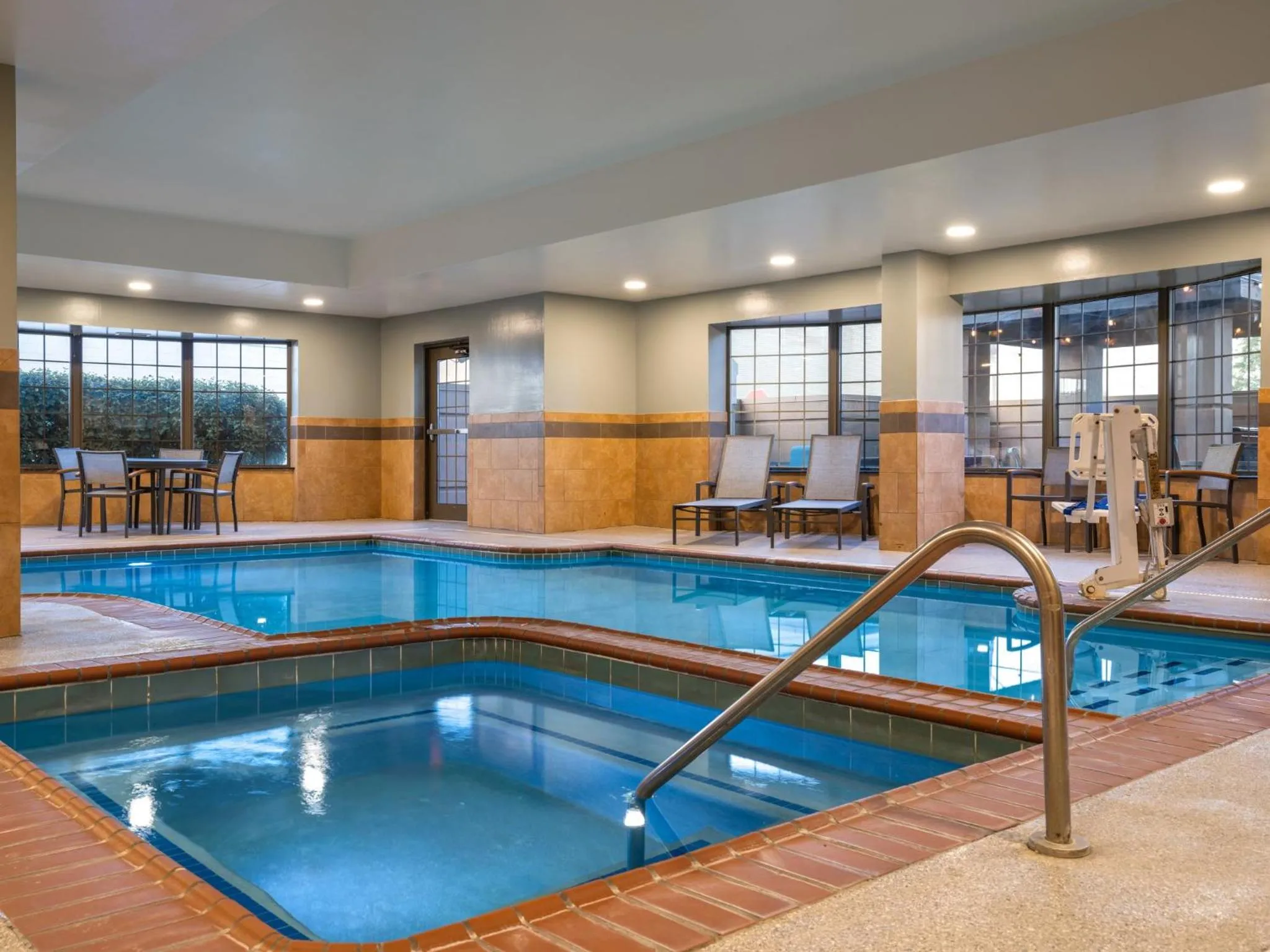 Swimming pool in Staybridge Suites Indianapolis Downtown-Convention Center by IHG
