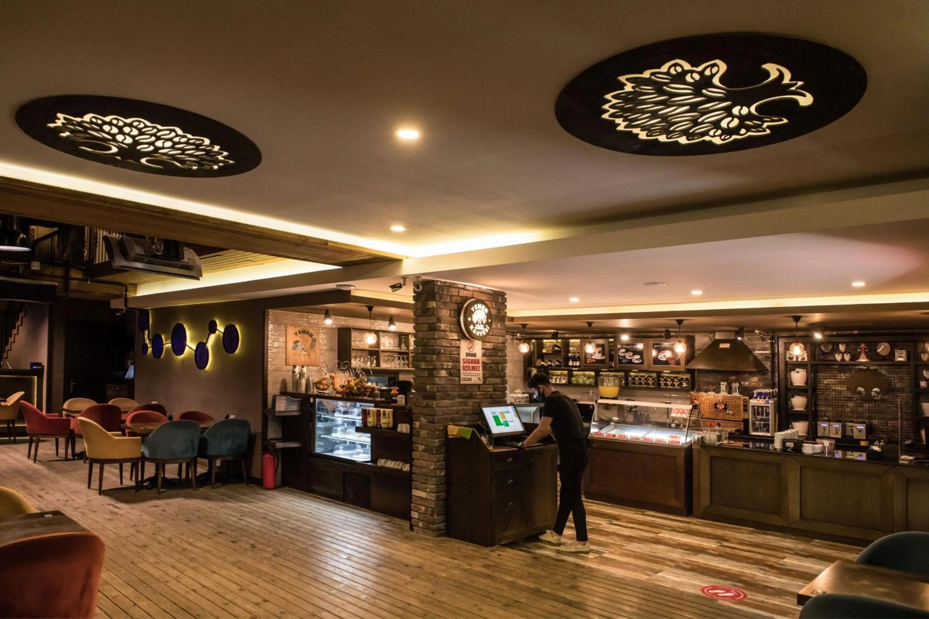 On-site shops in White House Hotel