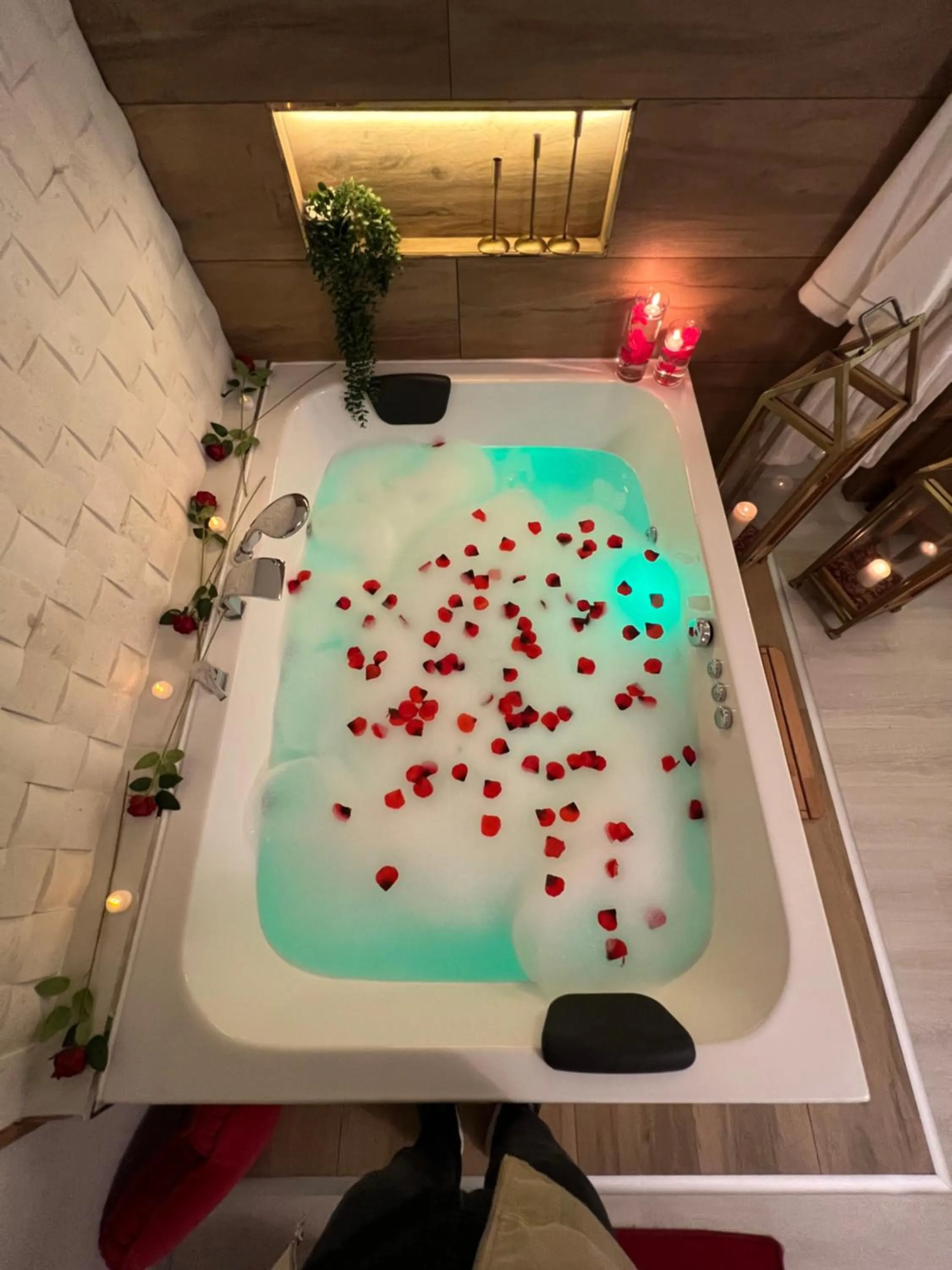 Hot Tub in White House Hotel