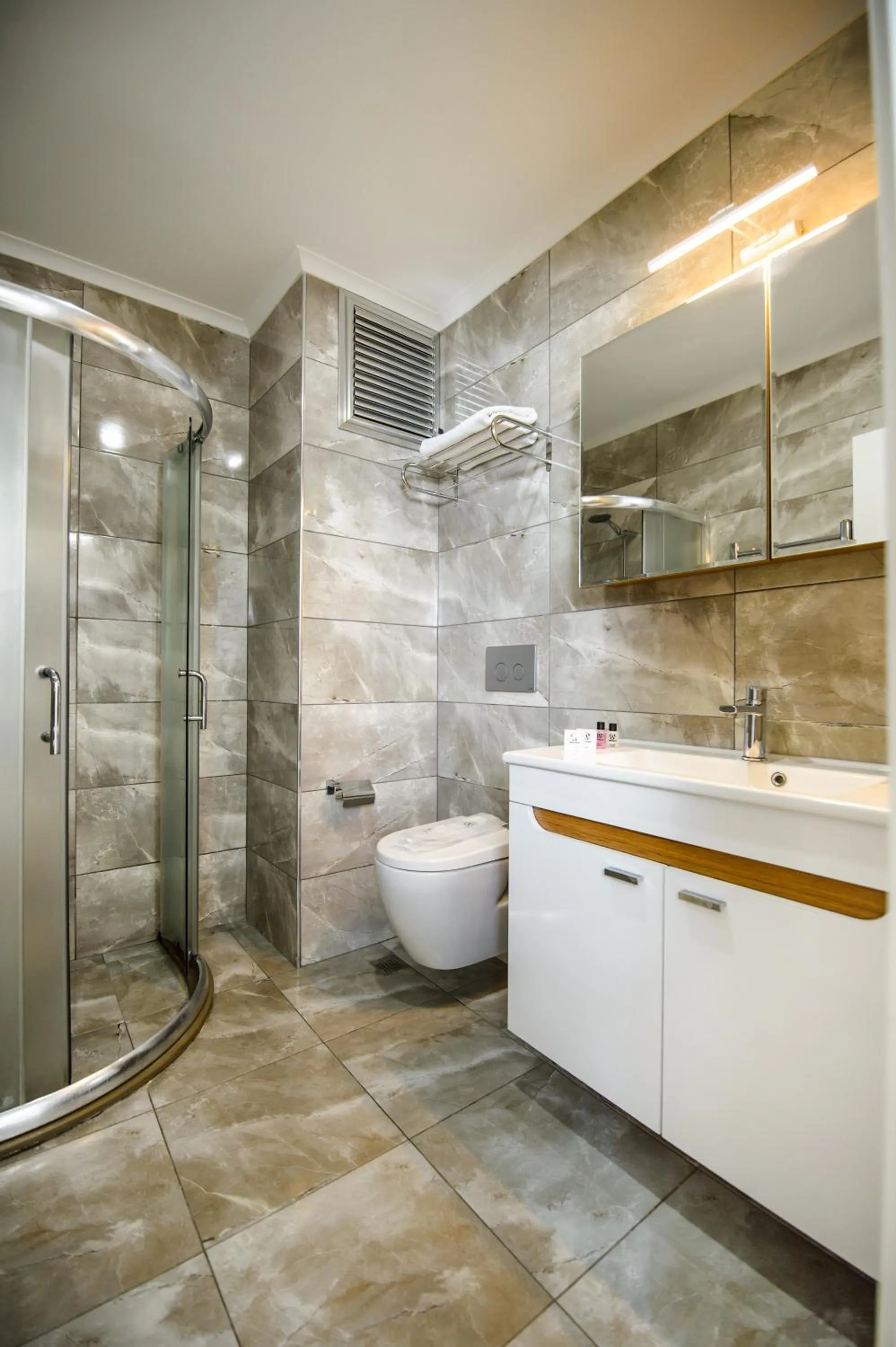 Bathroom in White House Hotel