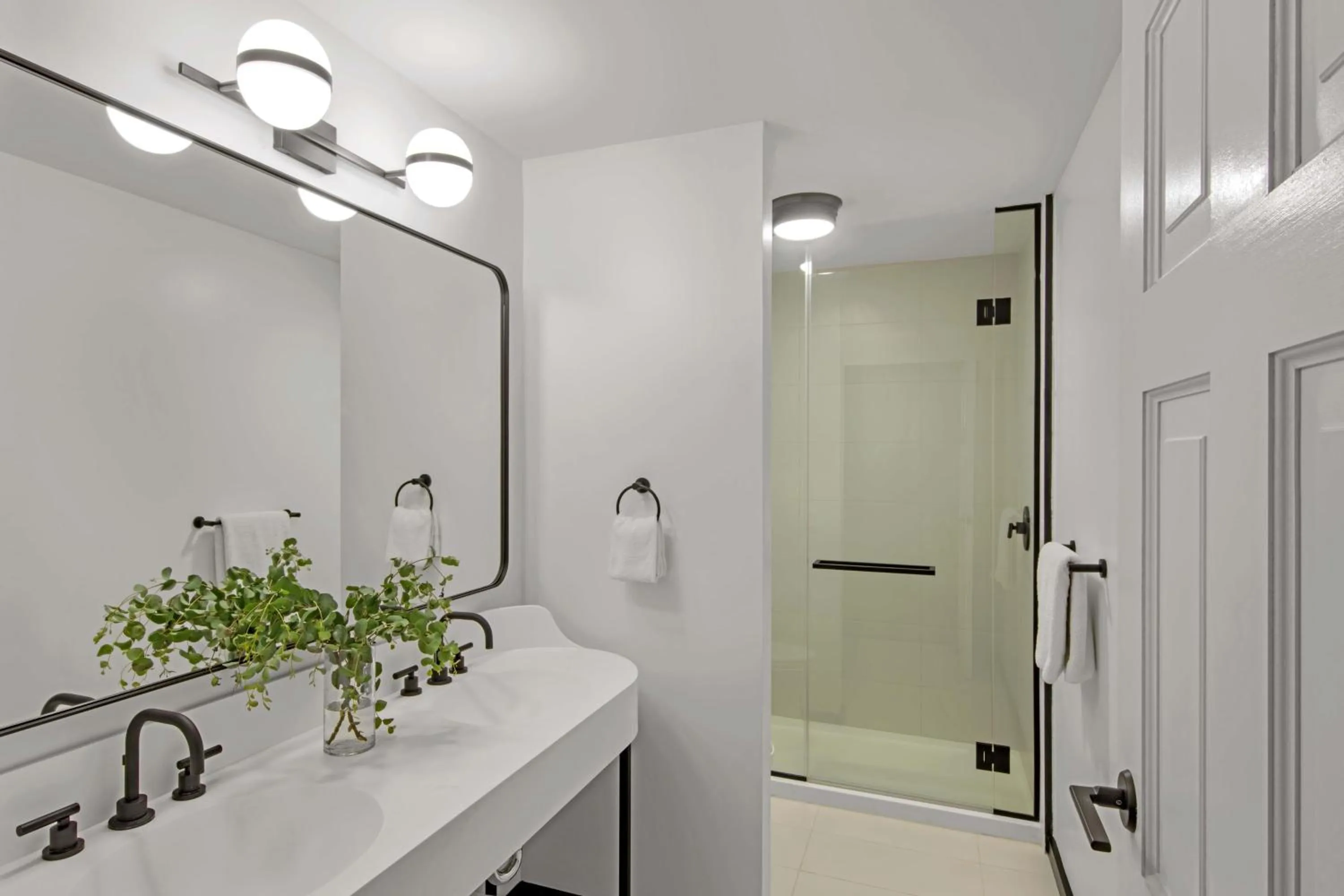 Photo of the whole room in Kimpton Hotel Fontenot by IHG