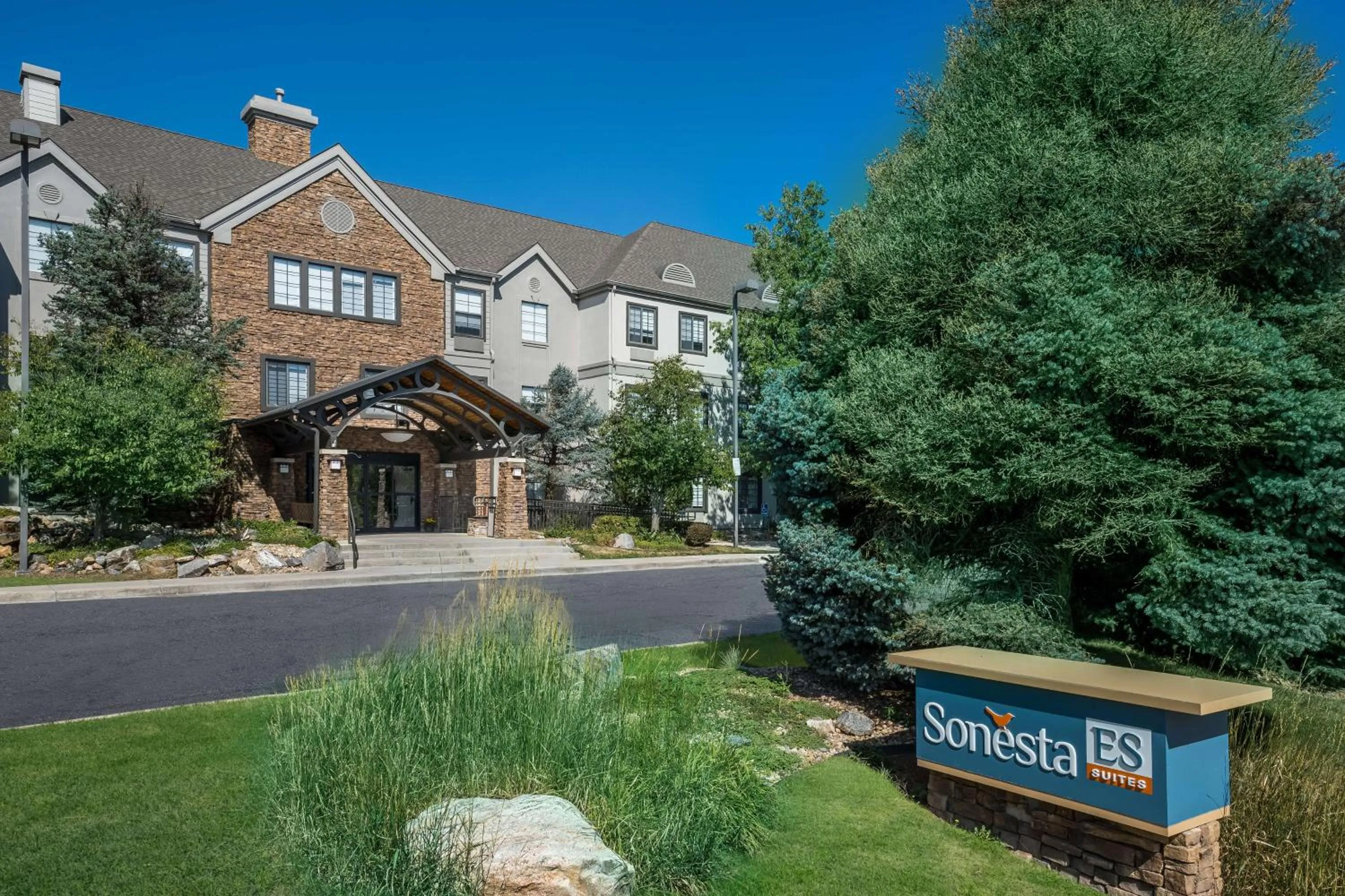 Property building in Sonesta ES Suites Denver South Park Meadows