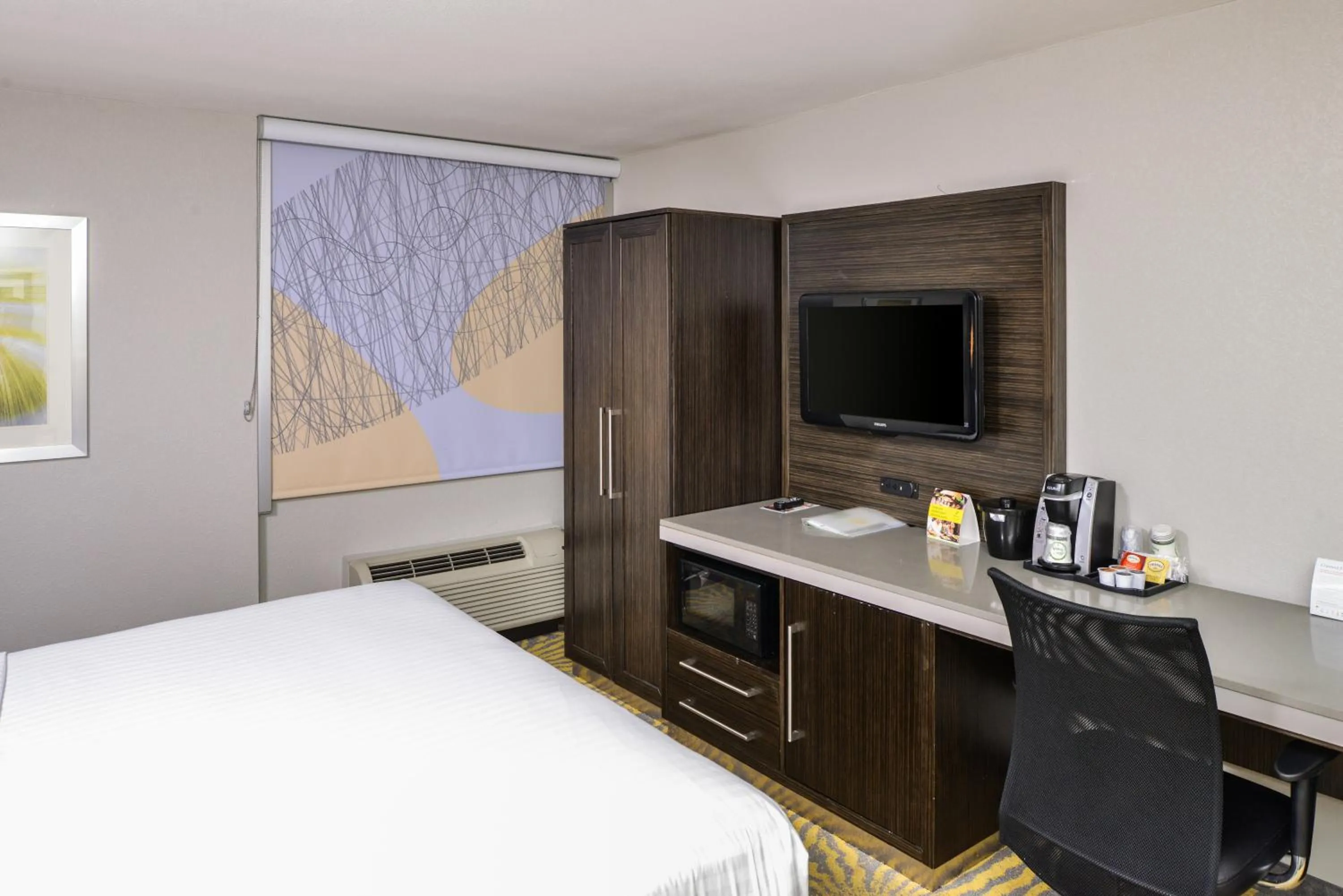 Photo of the whole room, Bed in Holiday Inn Dallas-Richardson by IHG