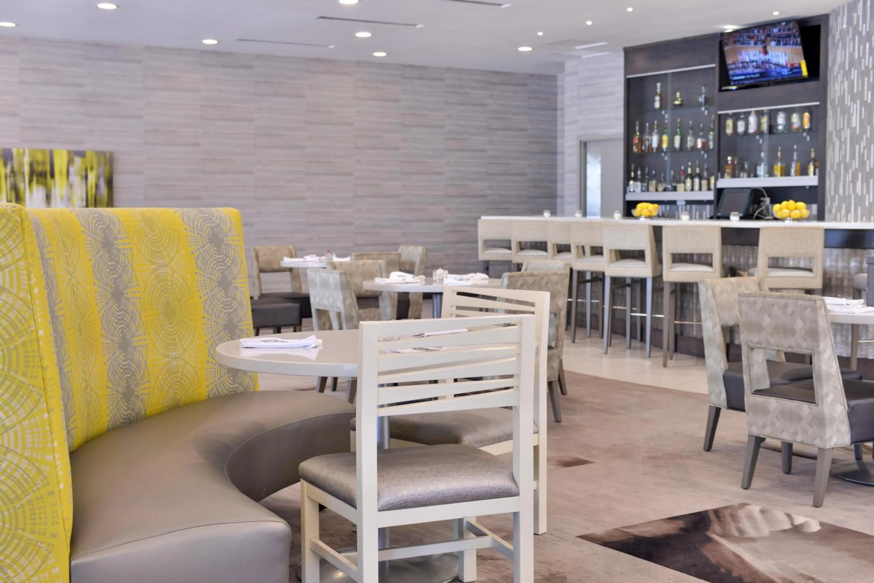 Lounge or bar in Holiday Inn Dallas-Richardson by IHG