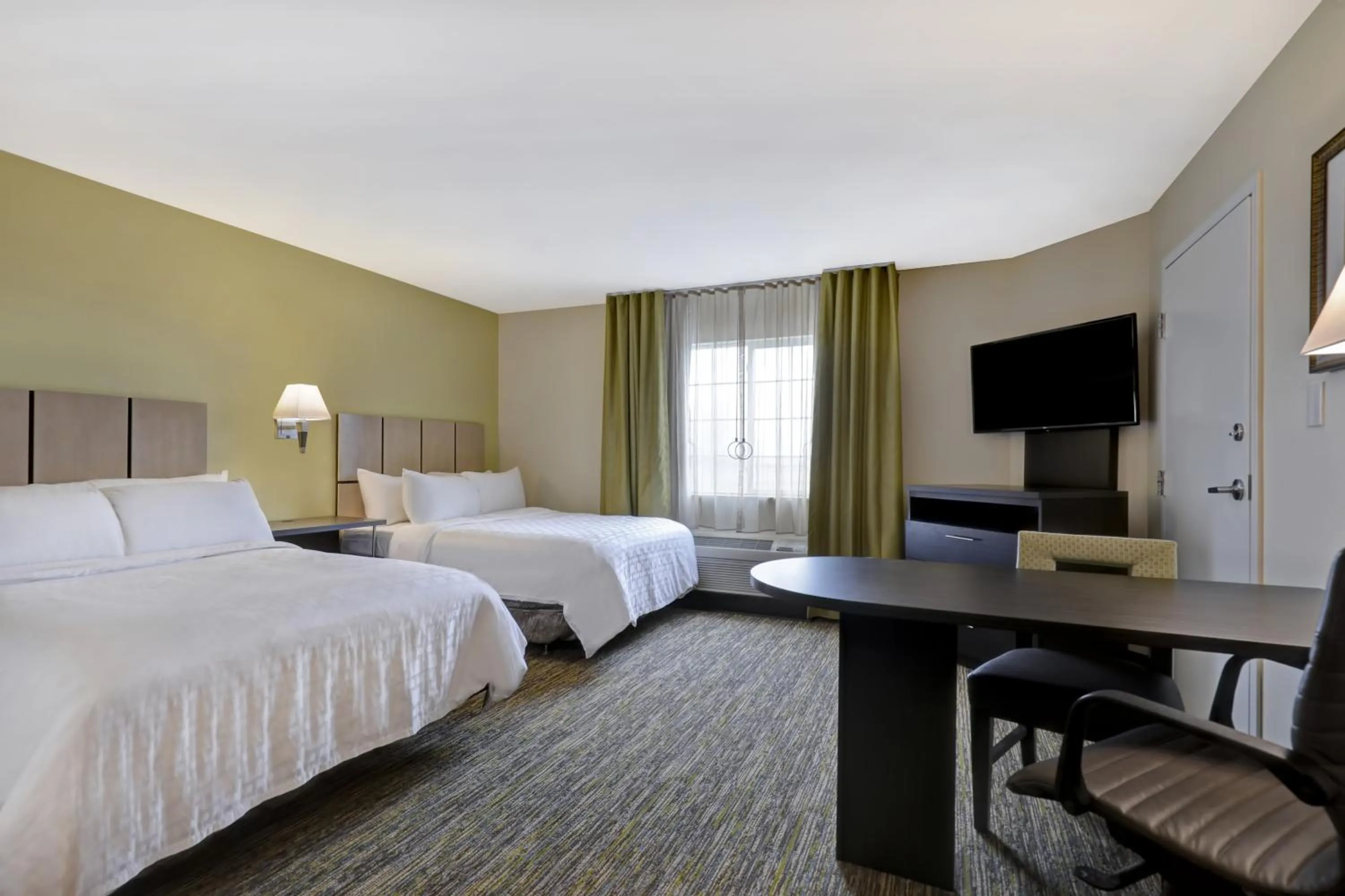 Photo of the whole room, Bed in Candlewood Suites Indianapolis - South by IHG