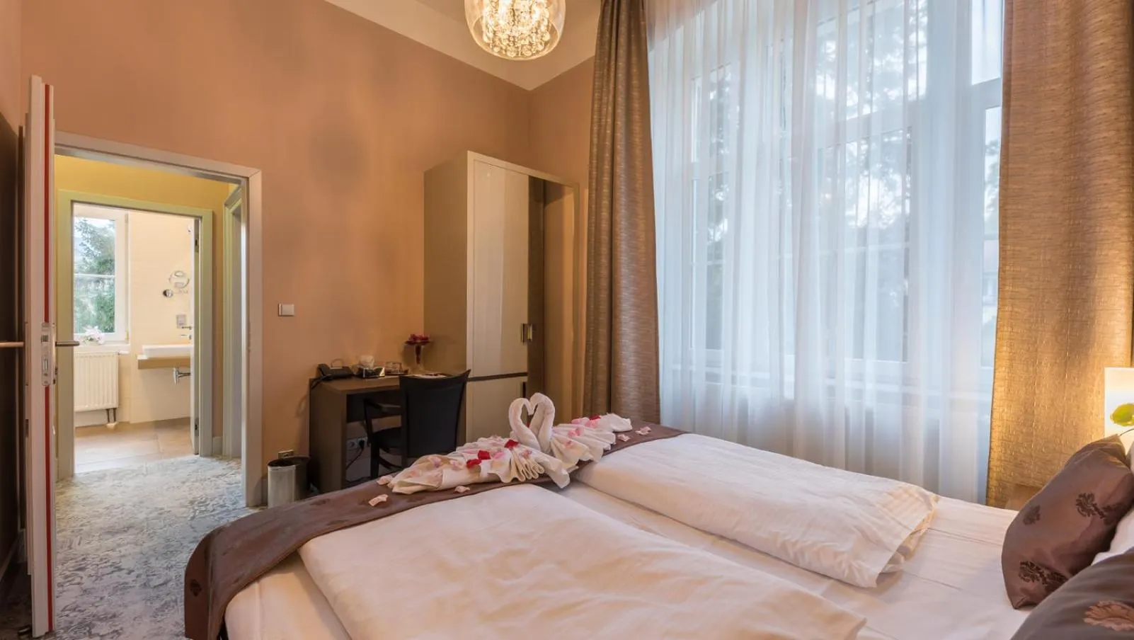 Bed in Wellness & Spa hotel Villa Regenhart