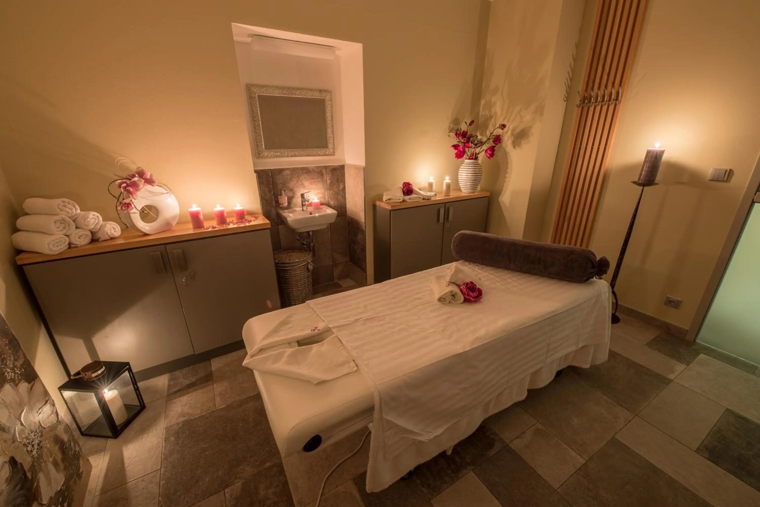 Massage, Bed in Wellness & Spa hotel Villa Regenhart