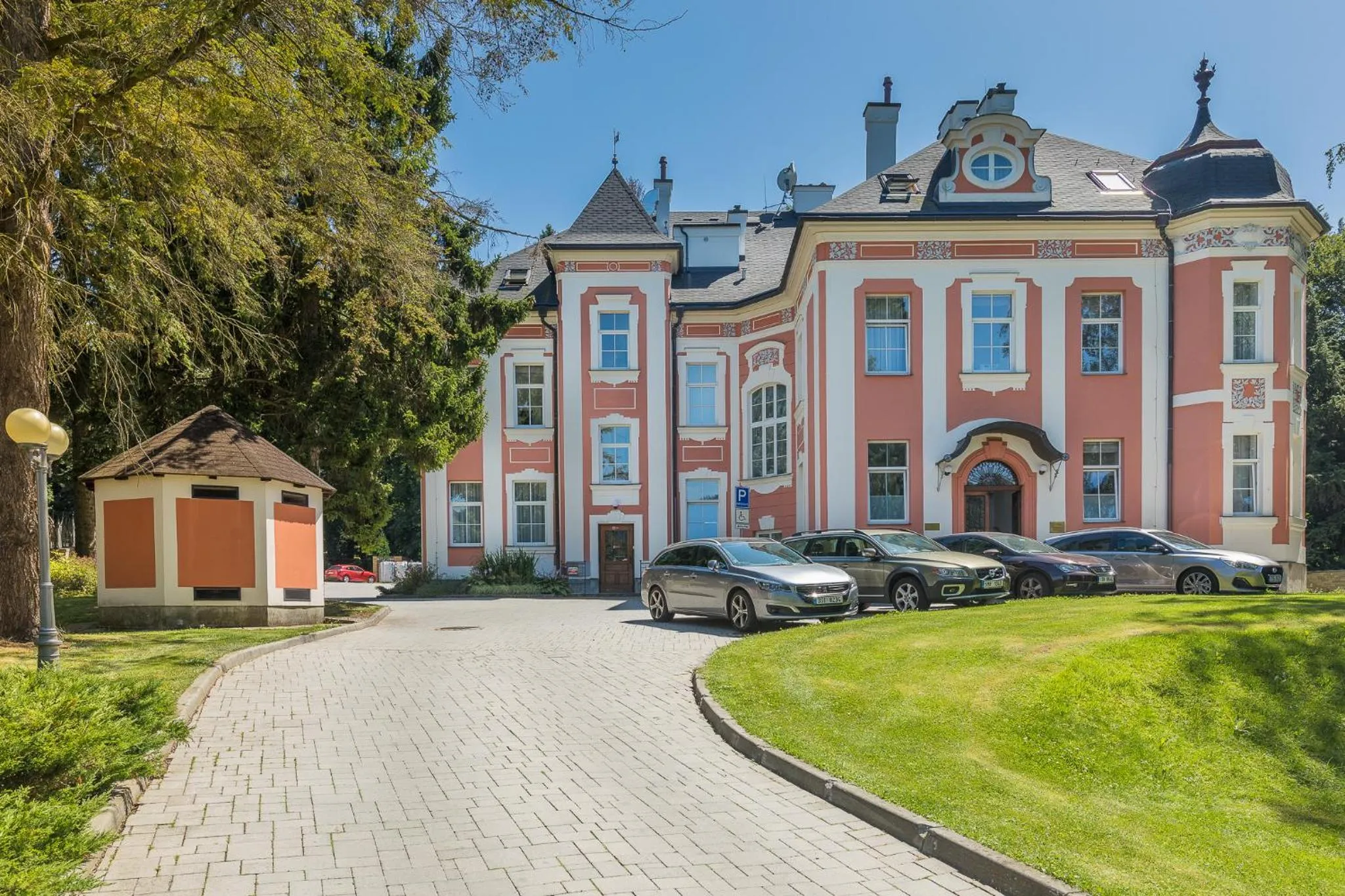 Property building in Wellness & Spa hotel Villa Regenhart