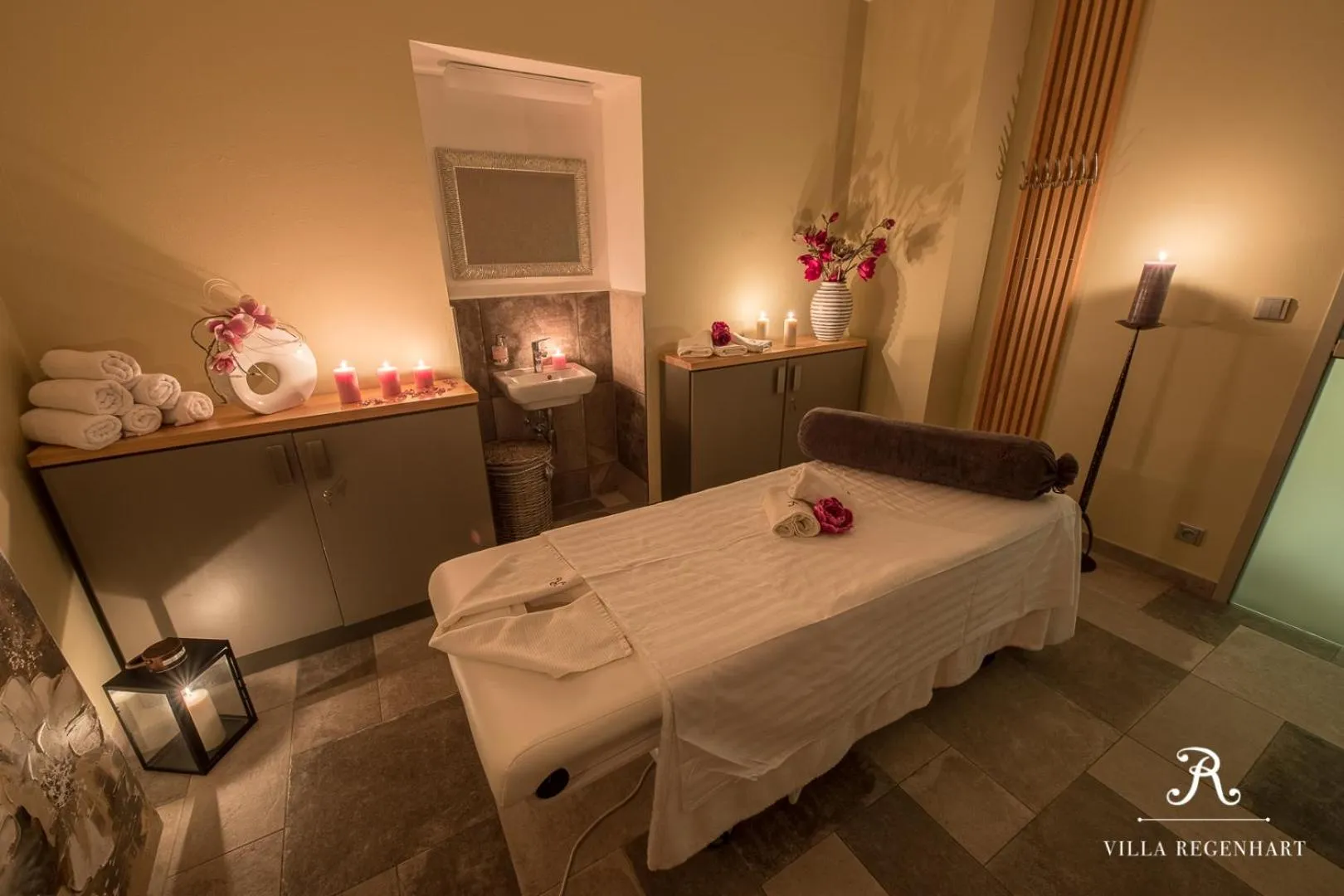 Massage, Bed in Wellness & Spa hotel Villa Regenhart