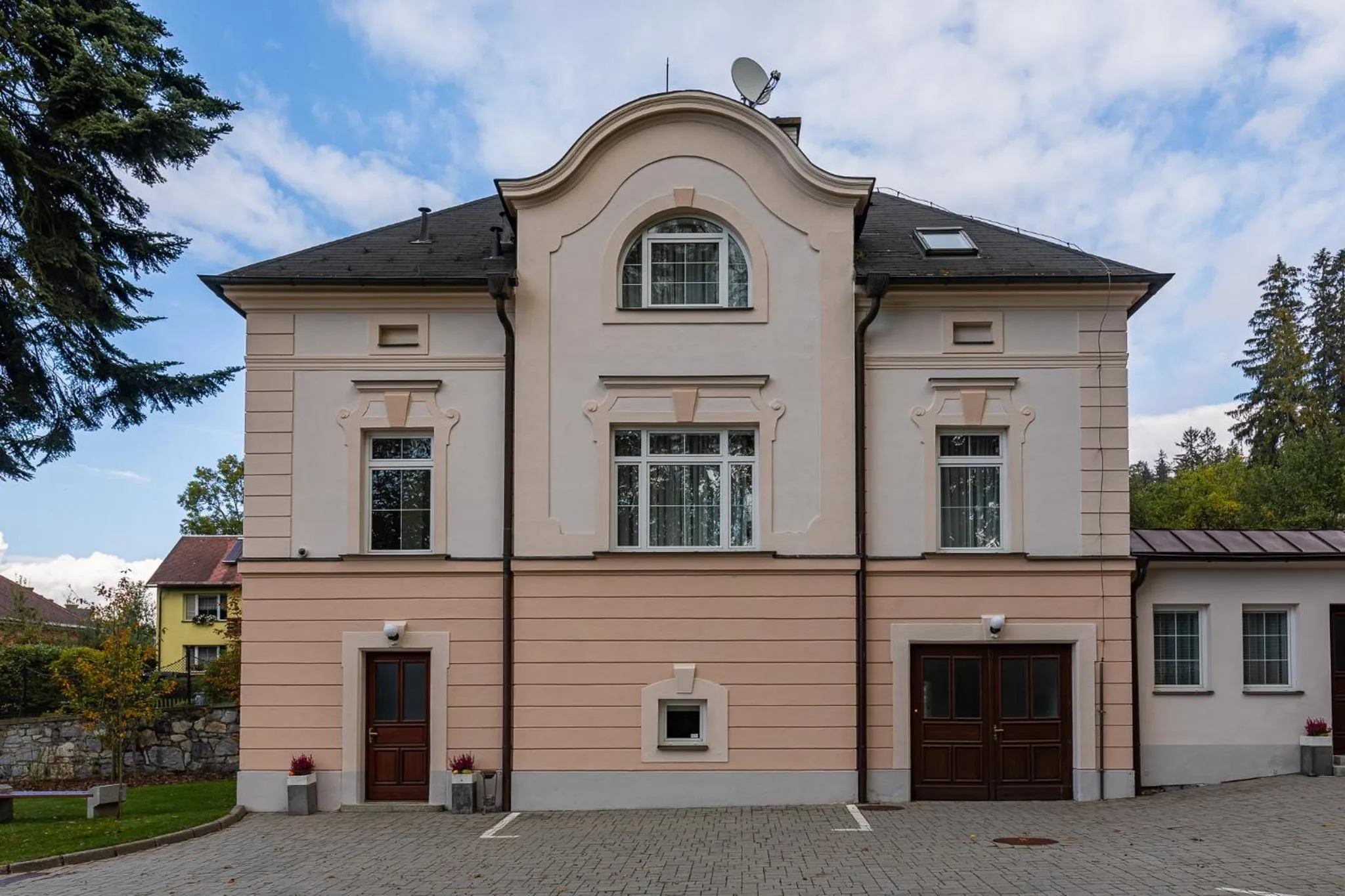 Property building in Wellness & Spa hotel Villa Regenhart