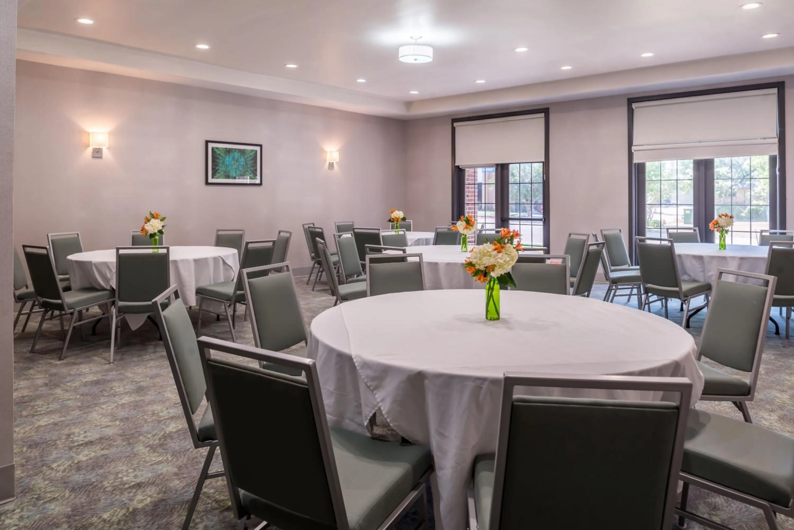 Meeting/conference room in Holiday Inn and Suites Addison by IHG
