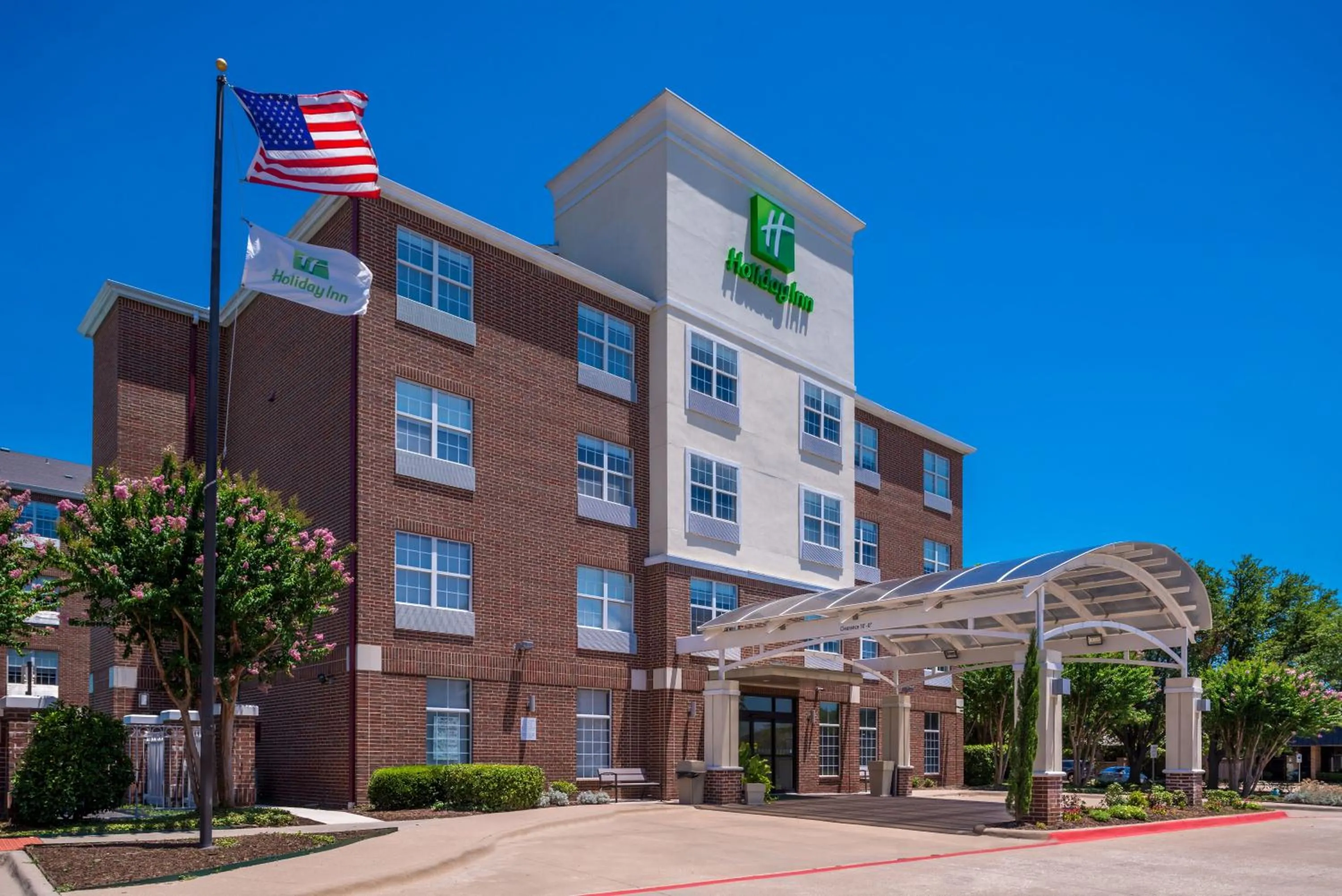 Property building in Holiday Inn and Suites Addison by IHG