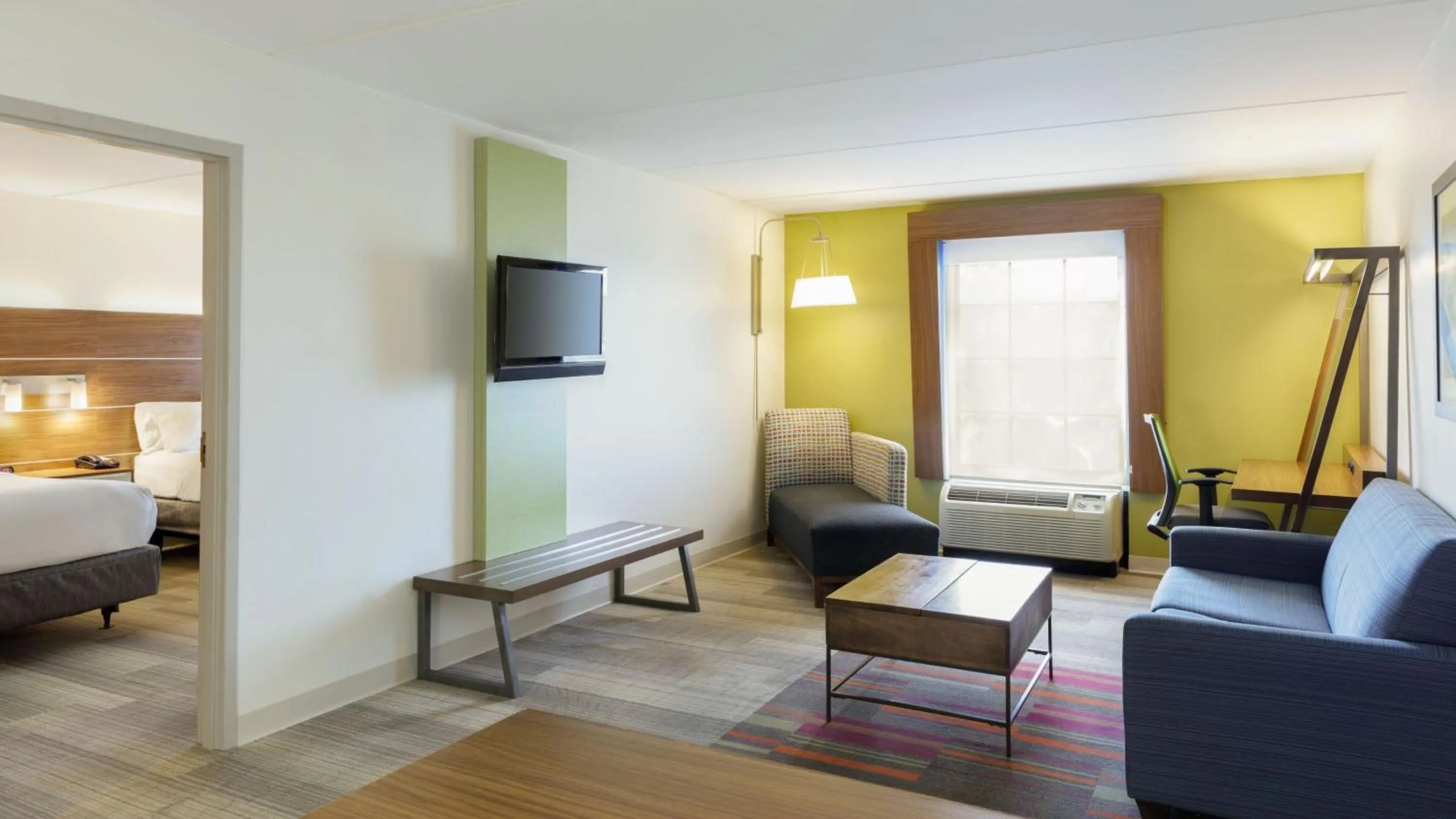 Bedroom, Bed in Holiday Inn Express & Suites Newport News by IHG
