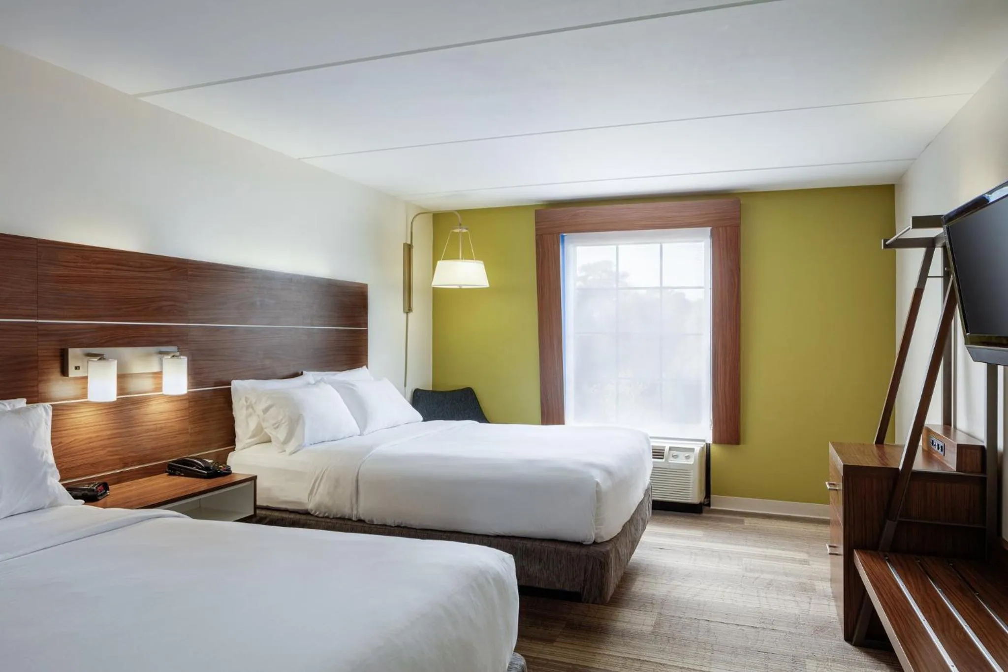 Photo of the whole room, Bed in Holiday Inn Express & Suites Newport News by IHG