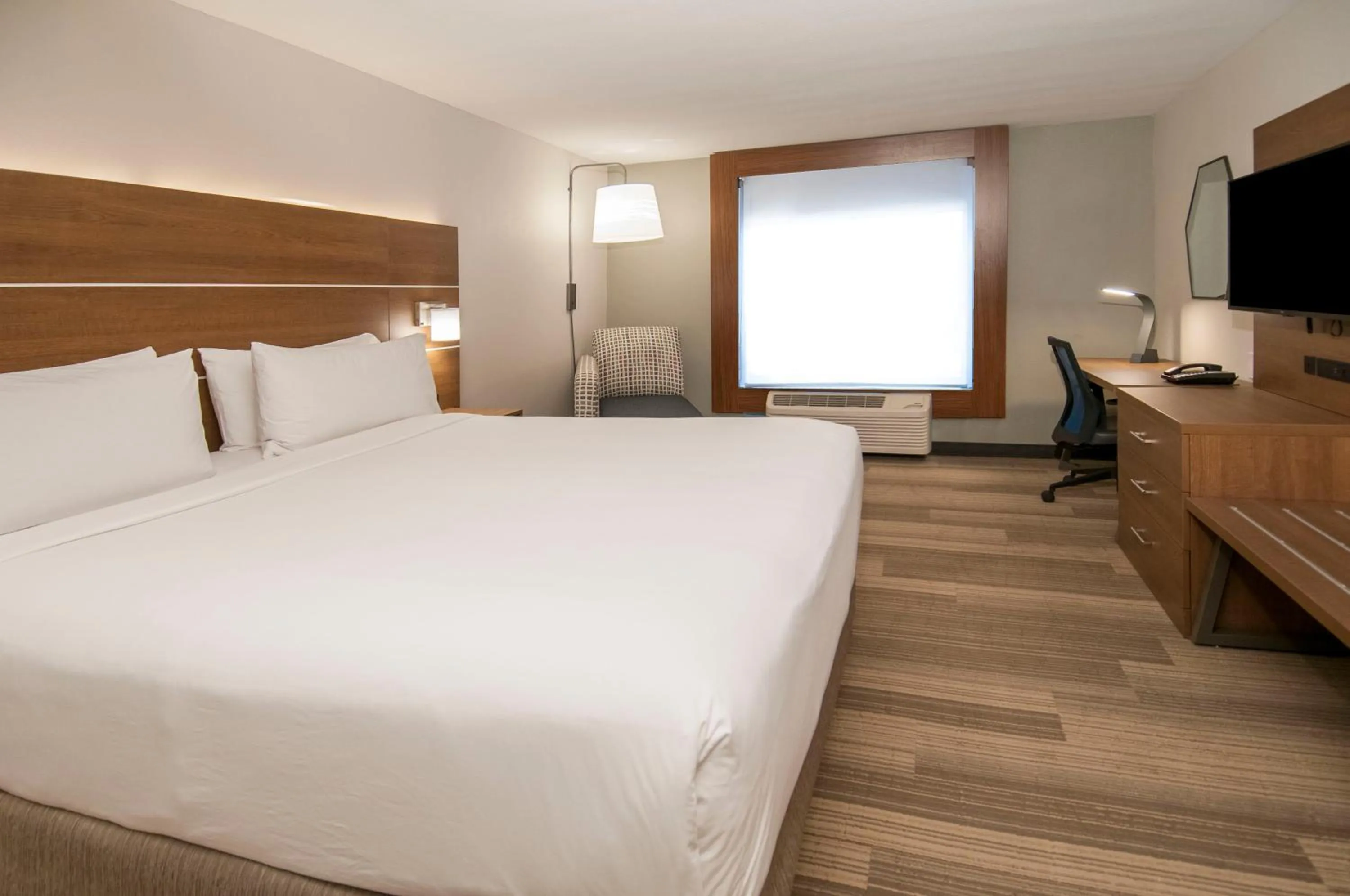 Photo of the whole room, Bed in Holiday Inn Express Hotel & Suites Plano West - Frisco by IHG