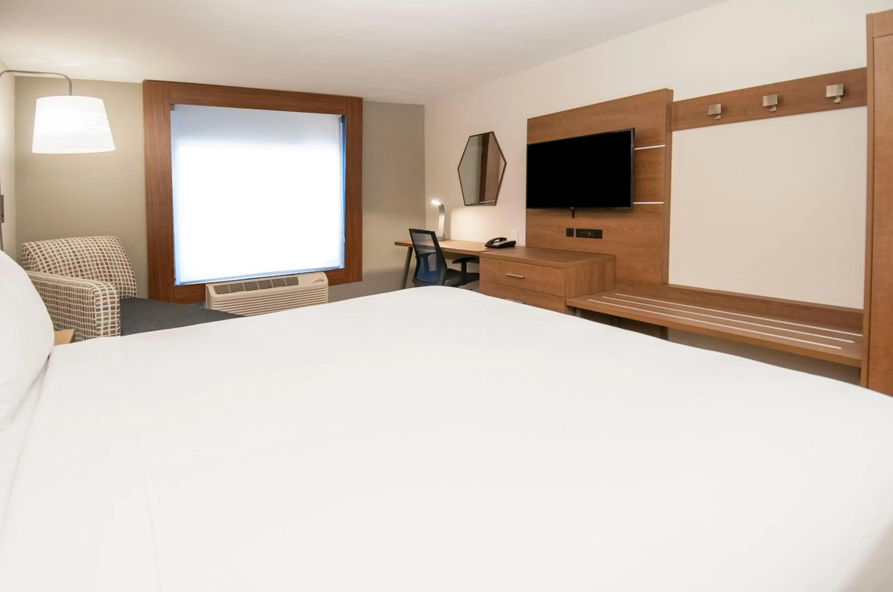 Photo of the whole room, Bed in Holiday Inn Express Hotel & Suites Plano West - Frisco by IHG