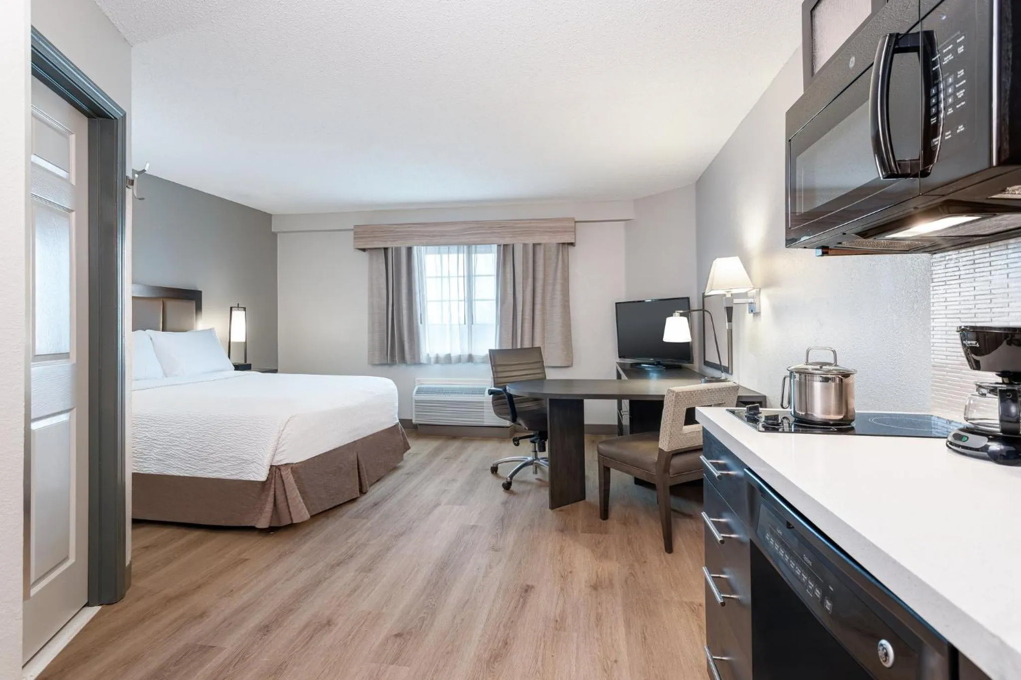 Photo of the whole room, Bed in Candlewood Suites Indianapolis Northeast by IHG