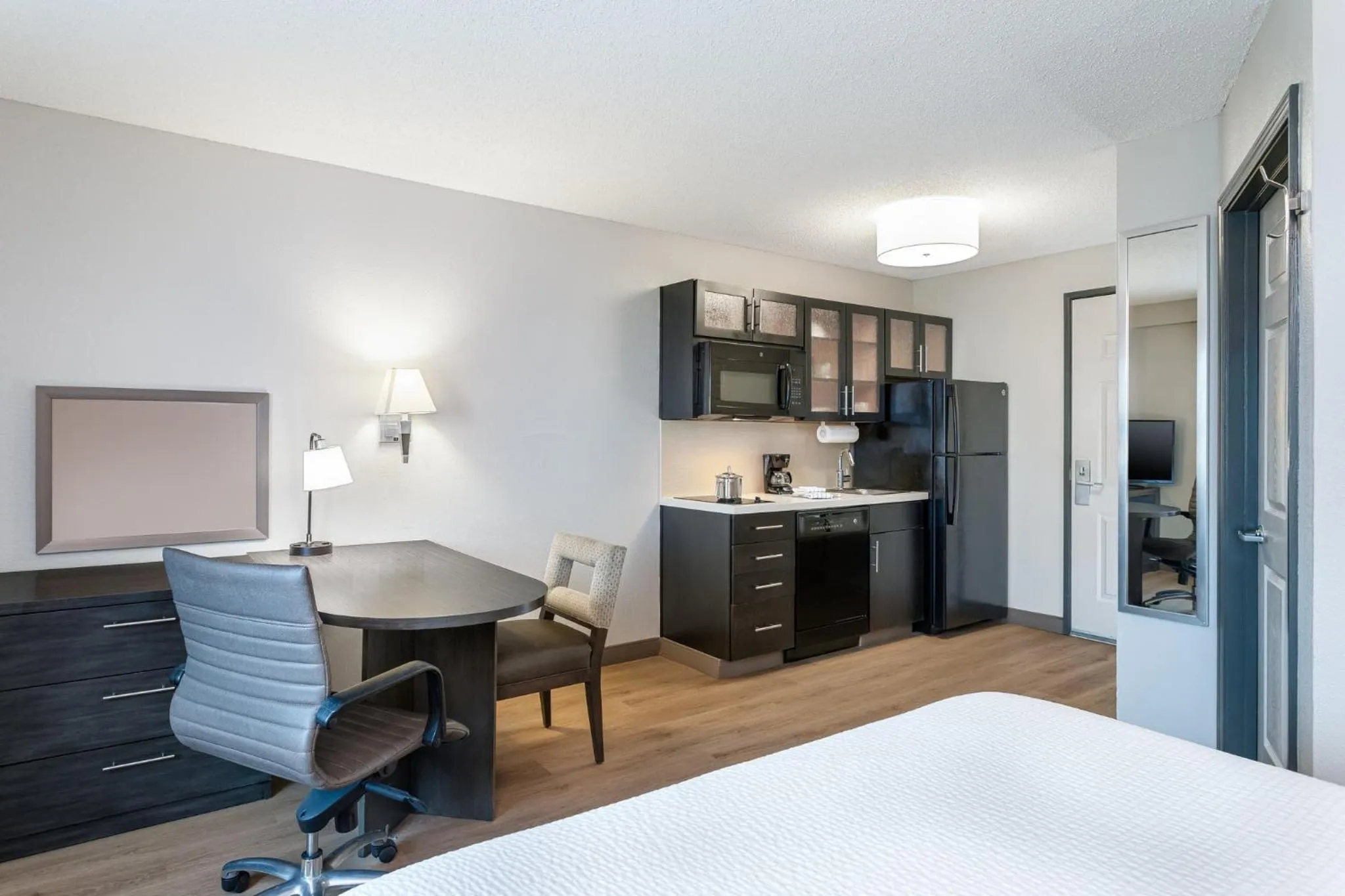 Photo of the whole room, Bed in Candlewood Suites Indianapolis Northeast by IHG