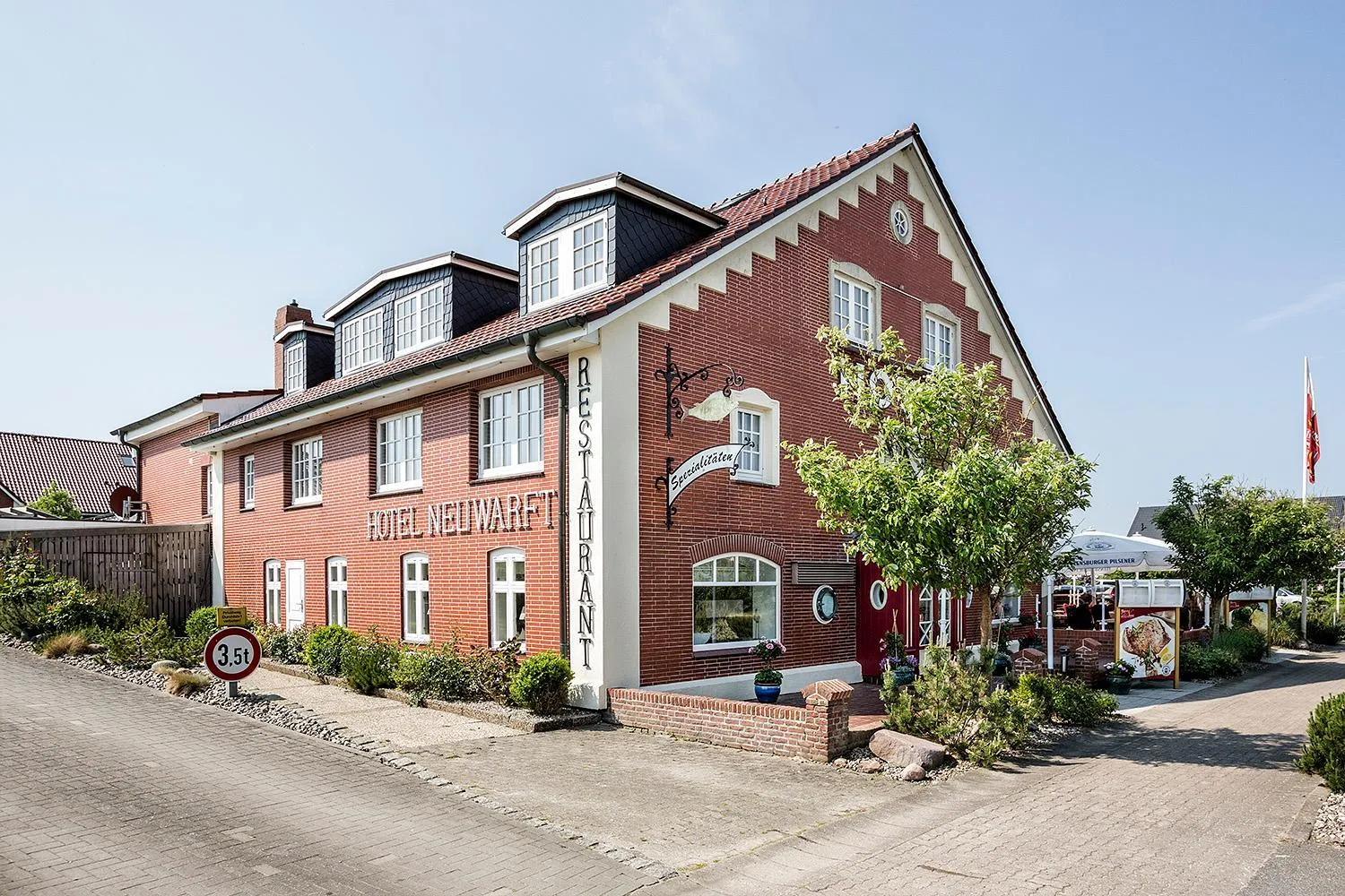 Property building in Hotel Neuwarft