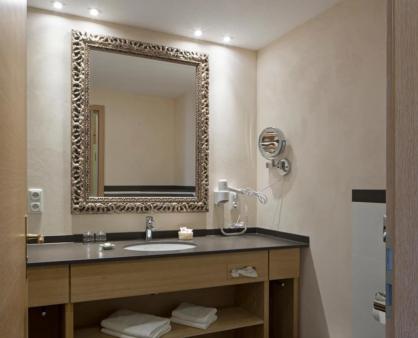 Bathroom in Hotel Neuwarft