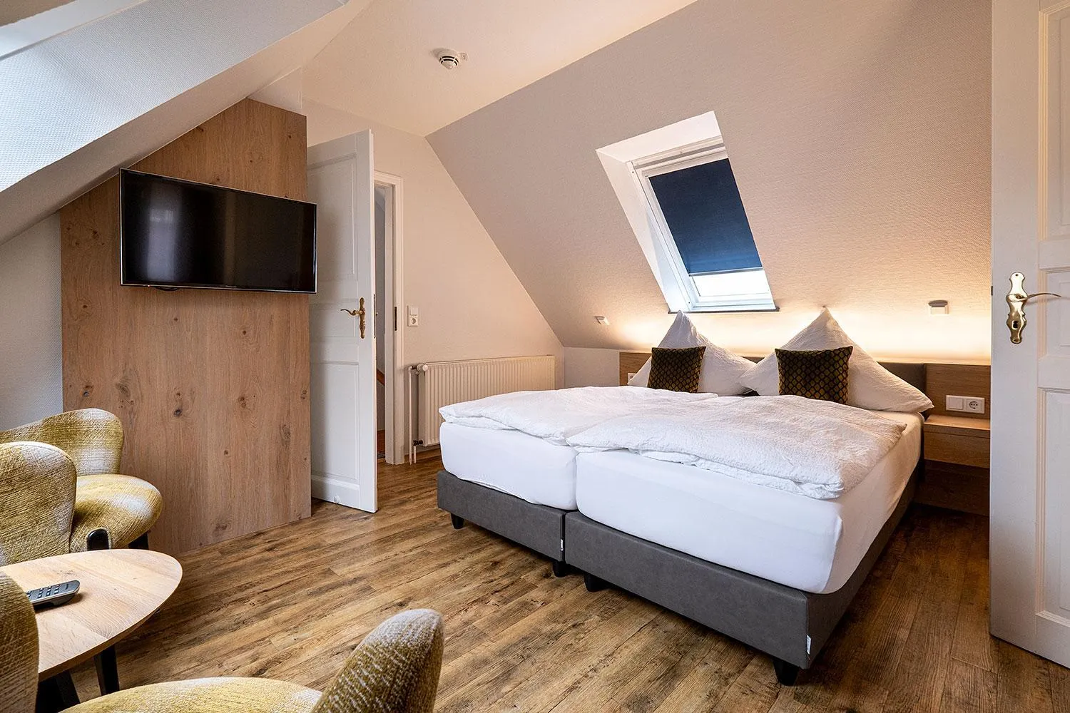 Photo of the whole room, Bed in Hotel Neuwarft