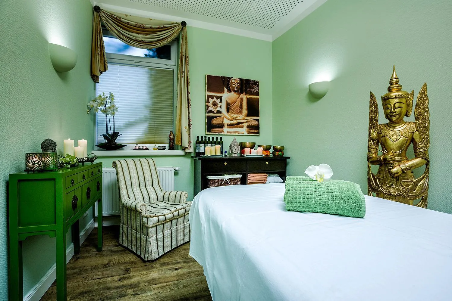 Massage, Bed in Hotel Neuwarft