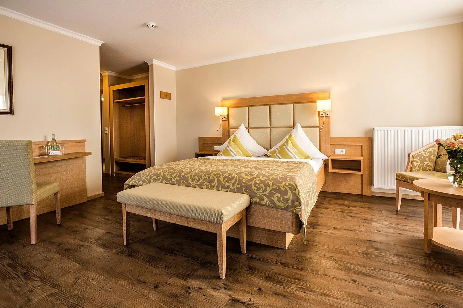 Photo of the whole room, Bed in Hotel Neuwarft