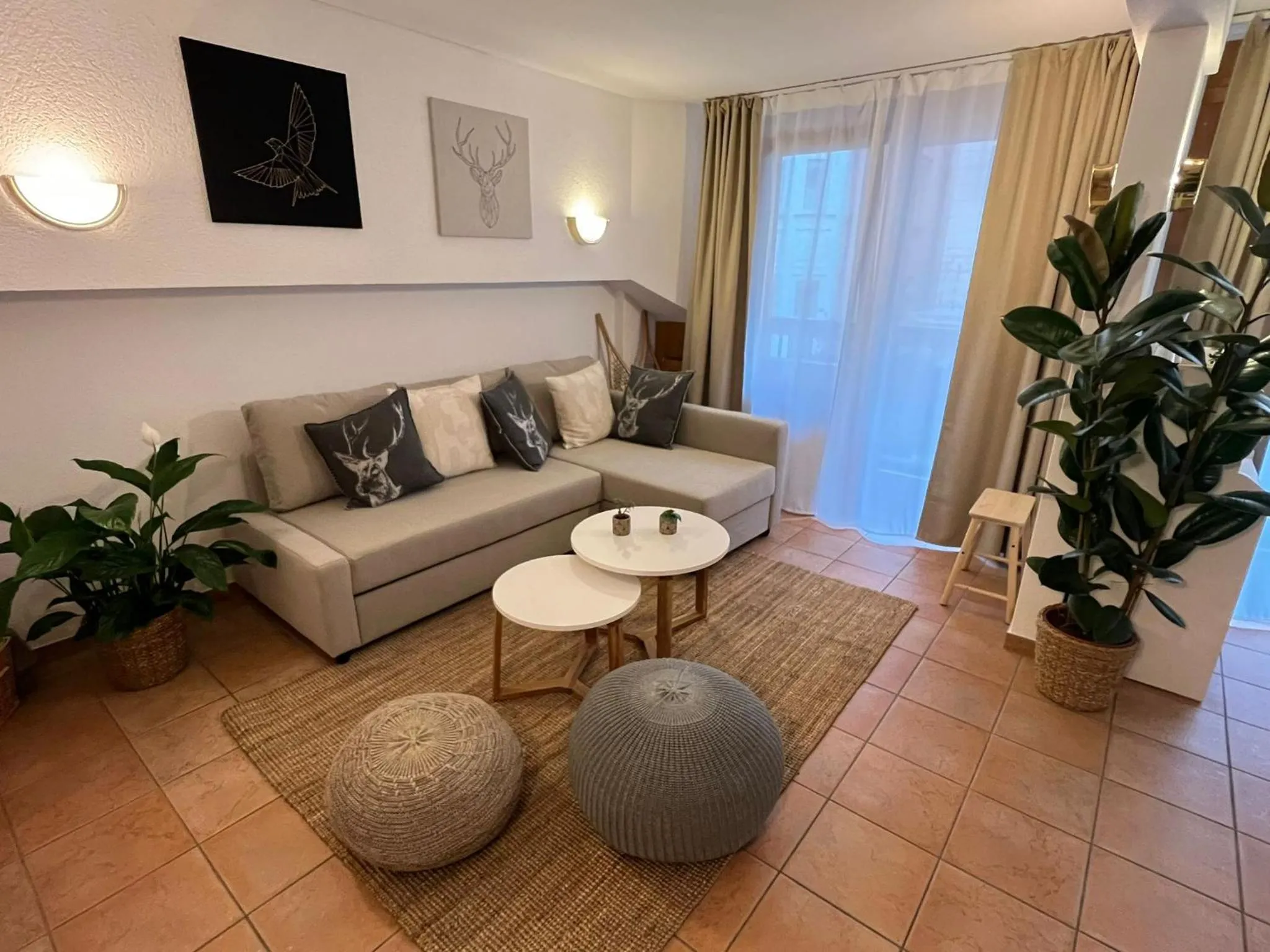 Living room in SPANNORT family home with common kitchen and self check-in