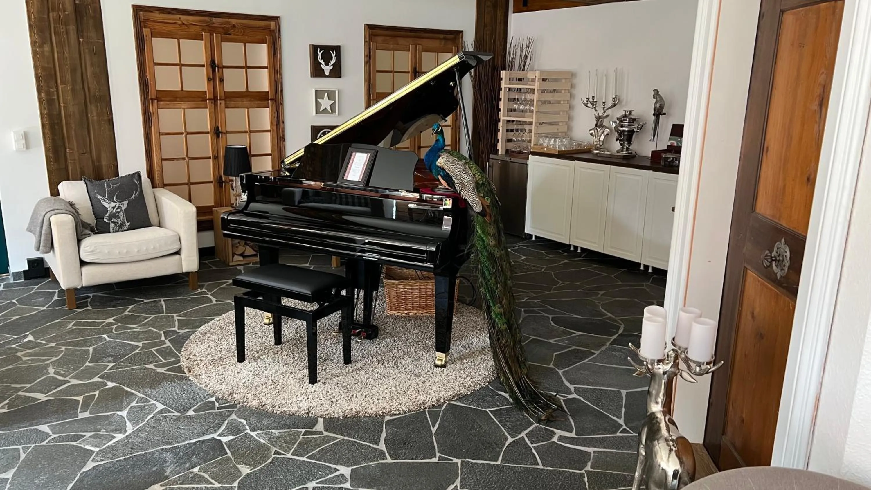 Lounge or bar in SPANNORT family home with common kitchen and self check-in