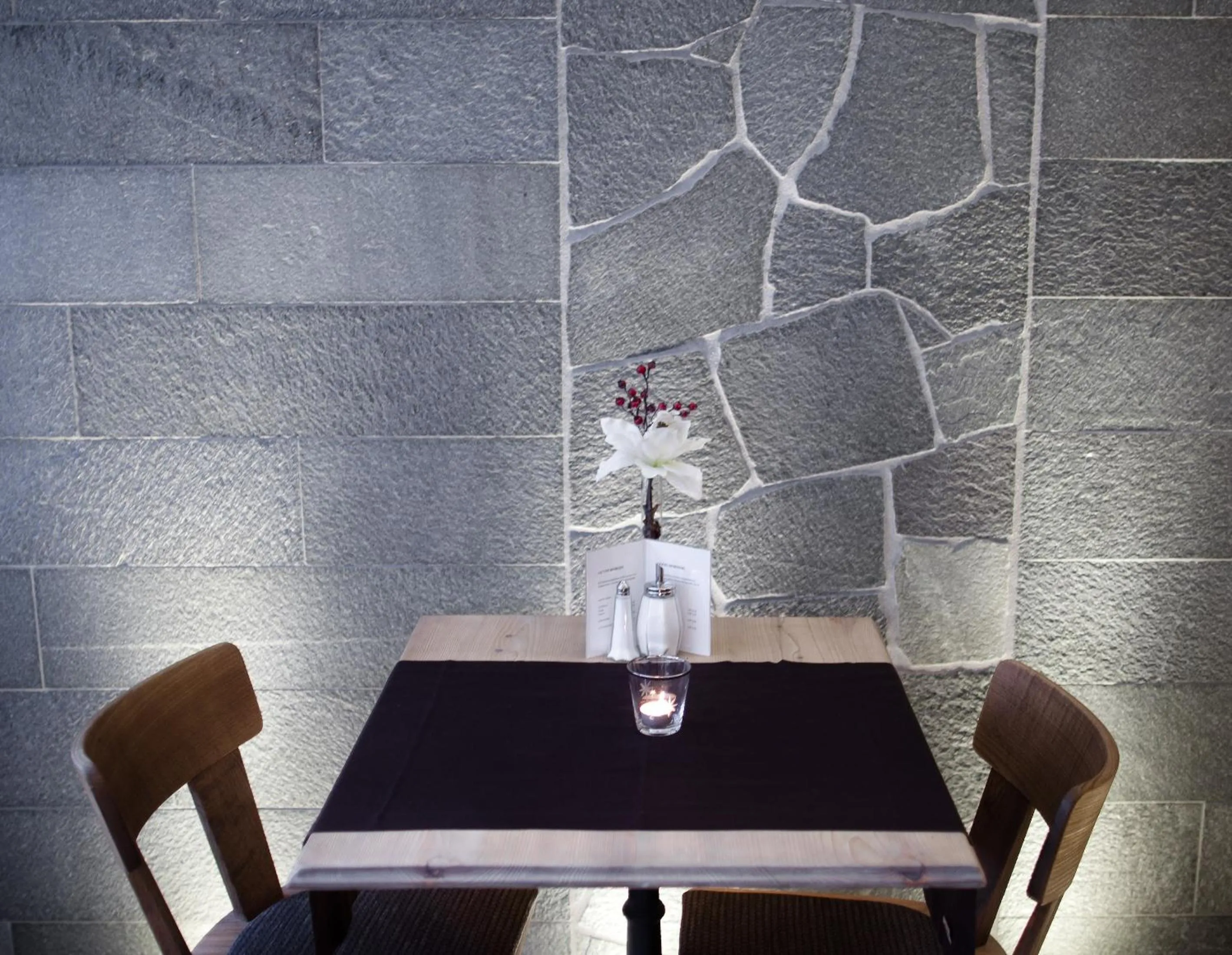 Restaurant/places to eat in SPANNORT family home with common kitchen and self check-in