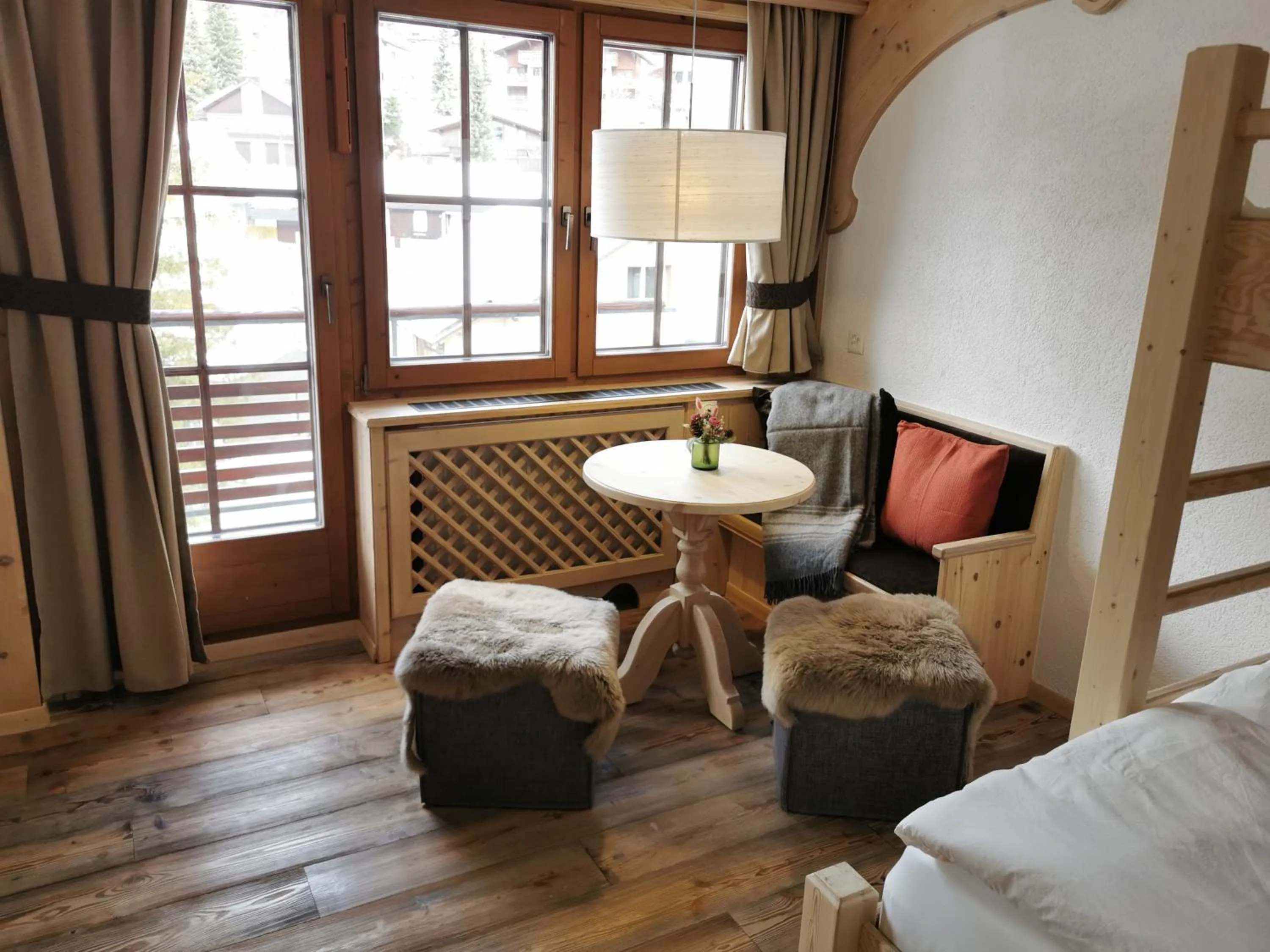 Seating area, Bed in SPANNORT family home with common kitchen and self check-in