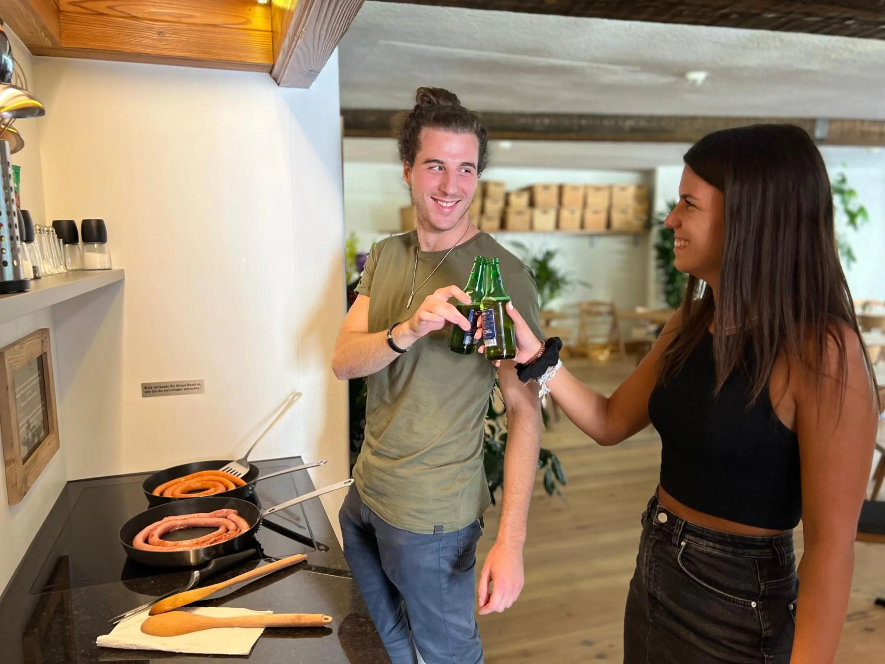 People in SPANNORT family home with common kitchen and self check-in